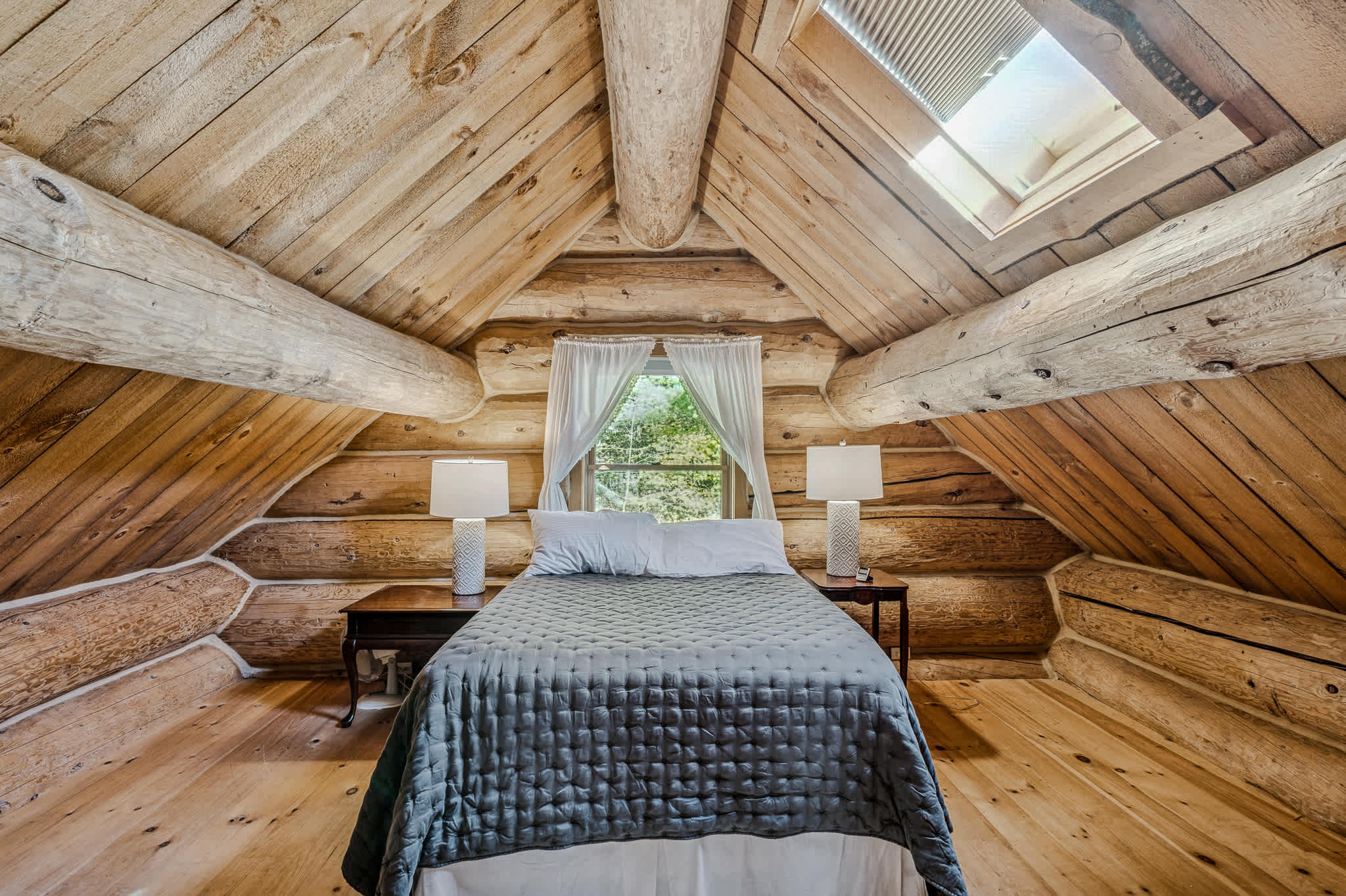 Hot Tub, Firepit, Mtn Views! | Spruce Moose Lodge