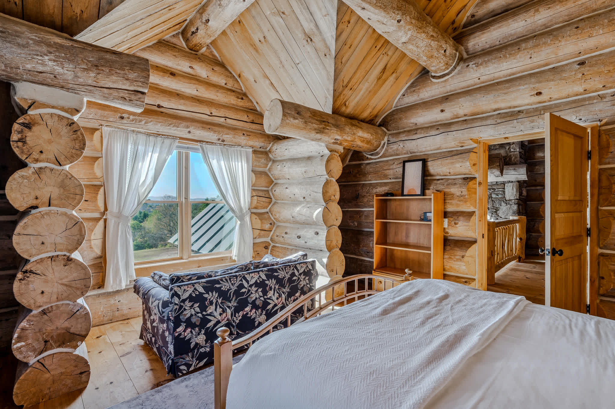 Hot Tub, Firepit, Mtn Views! | Spruce Moose Lodge