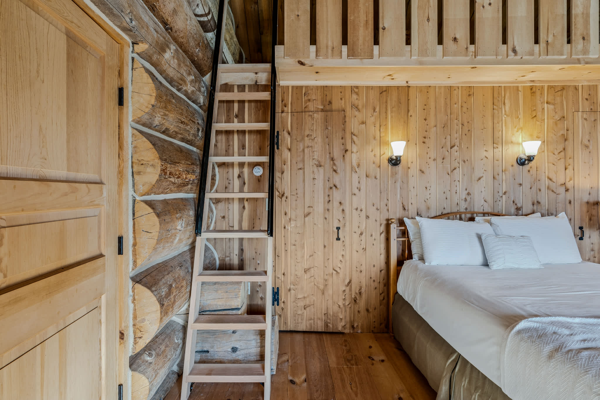 Hot Tub, Firepit, Mtn Views! | Spruce Moose Lodge