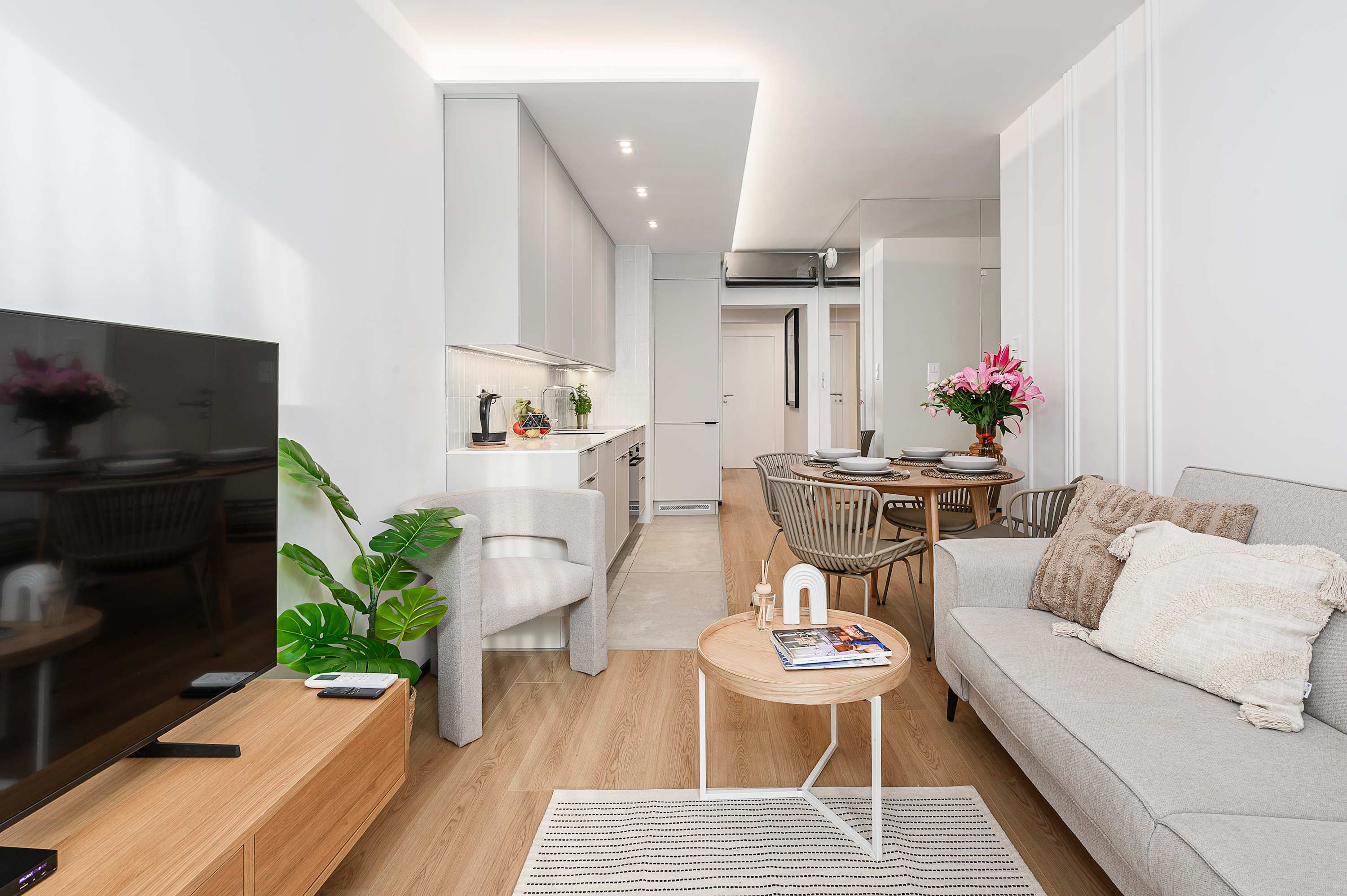 Lumina 4-room apartment near the city center