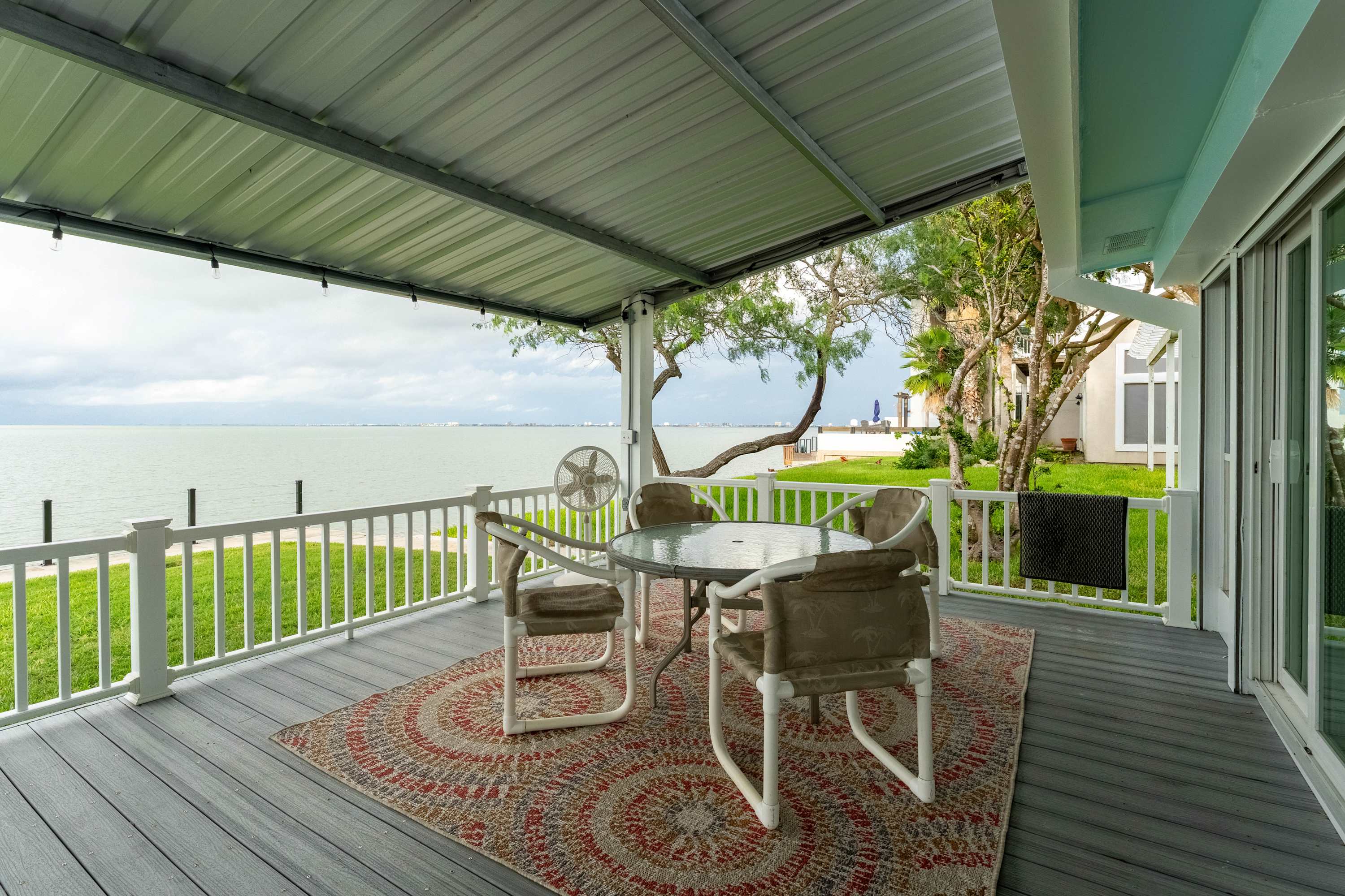 Bayside Waterfront Home with Private Patio 3