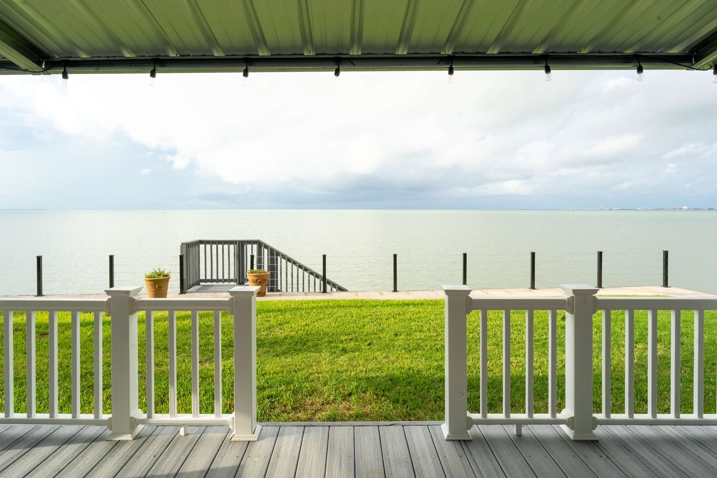 Bayside Waterfront Home with Private Patio 6