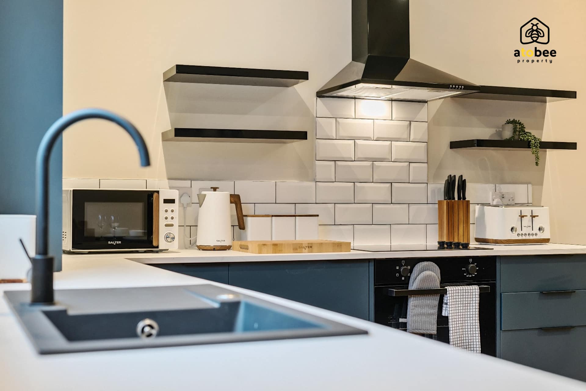 Stylish Home in Manchester - Free Parking in Dulgar Street M11 2BU - Property image 10 - VivreStays