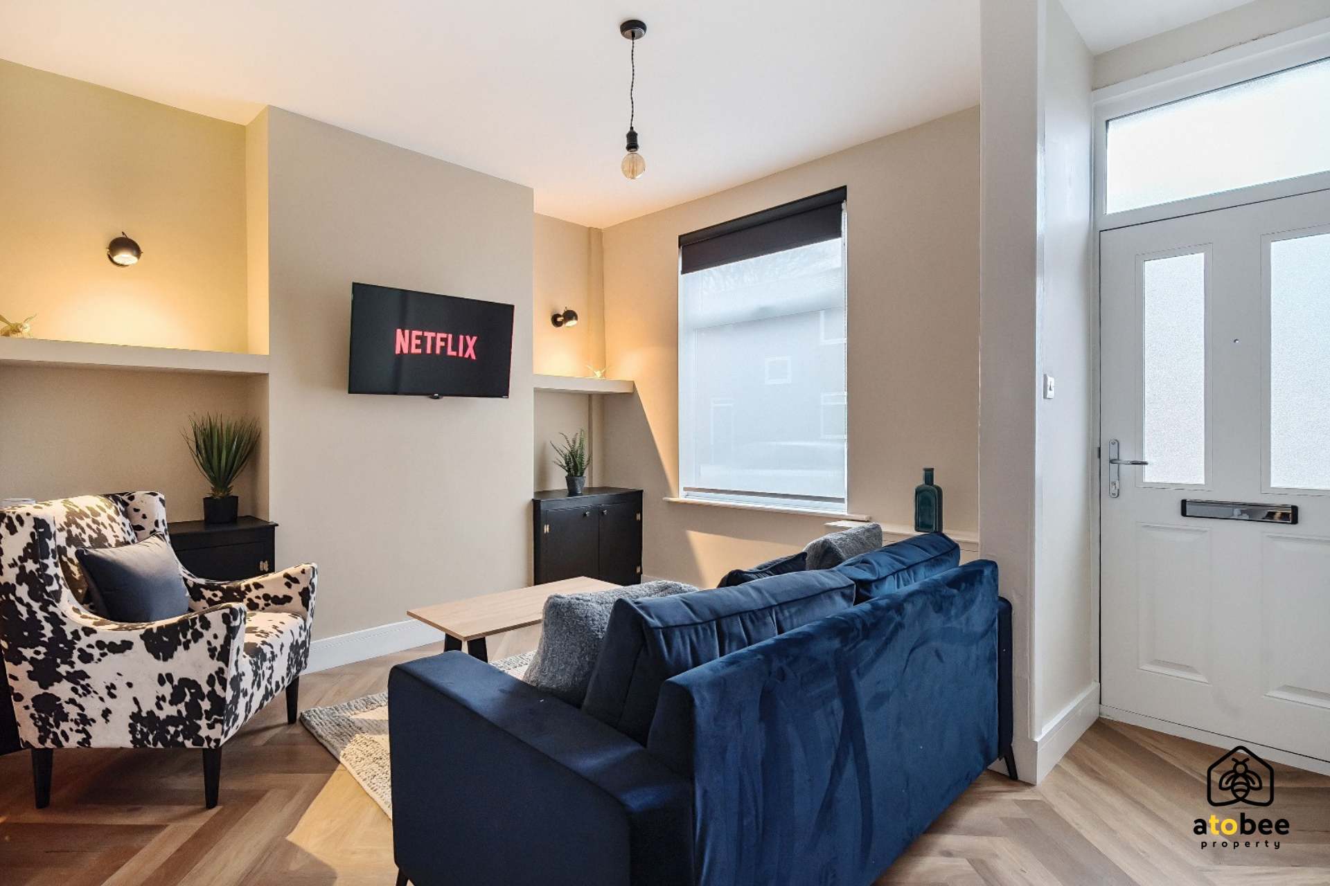 Stylish Home in Manchester - Free Parking in Dulgar Street M11 2BU - Property image 3 - VivreStays