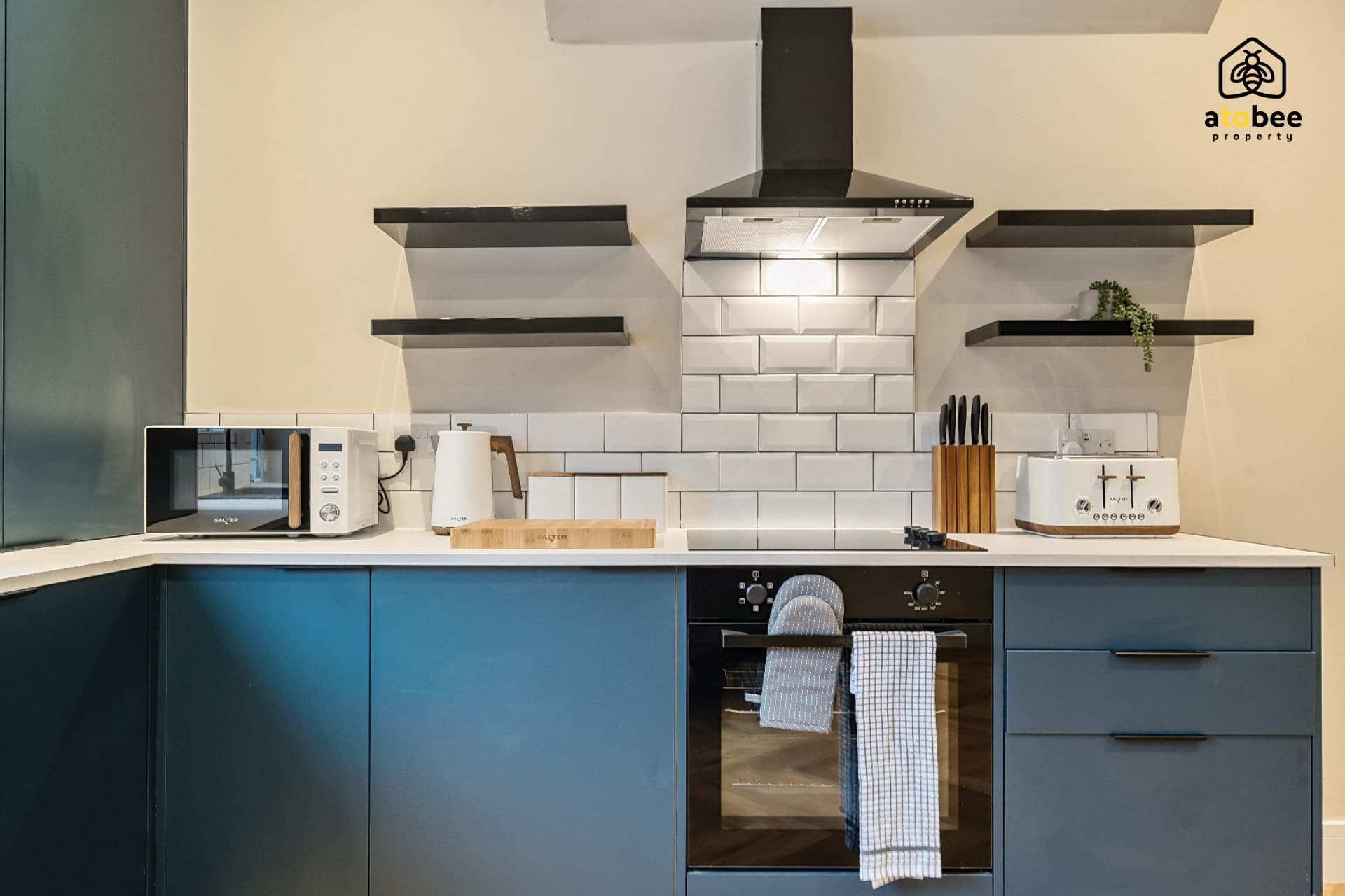 Stylish Home in Manchester - Free Parking in Dulgar Street M11 2BU - Property image 7 - VivreStays