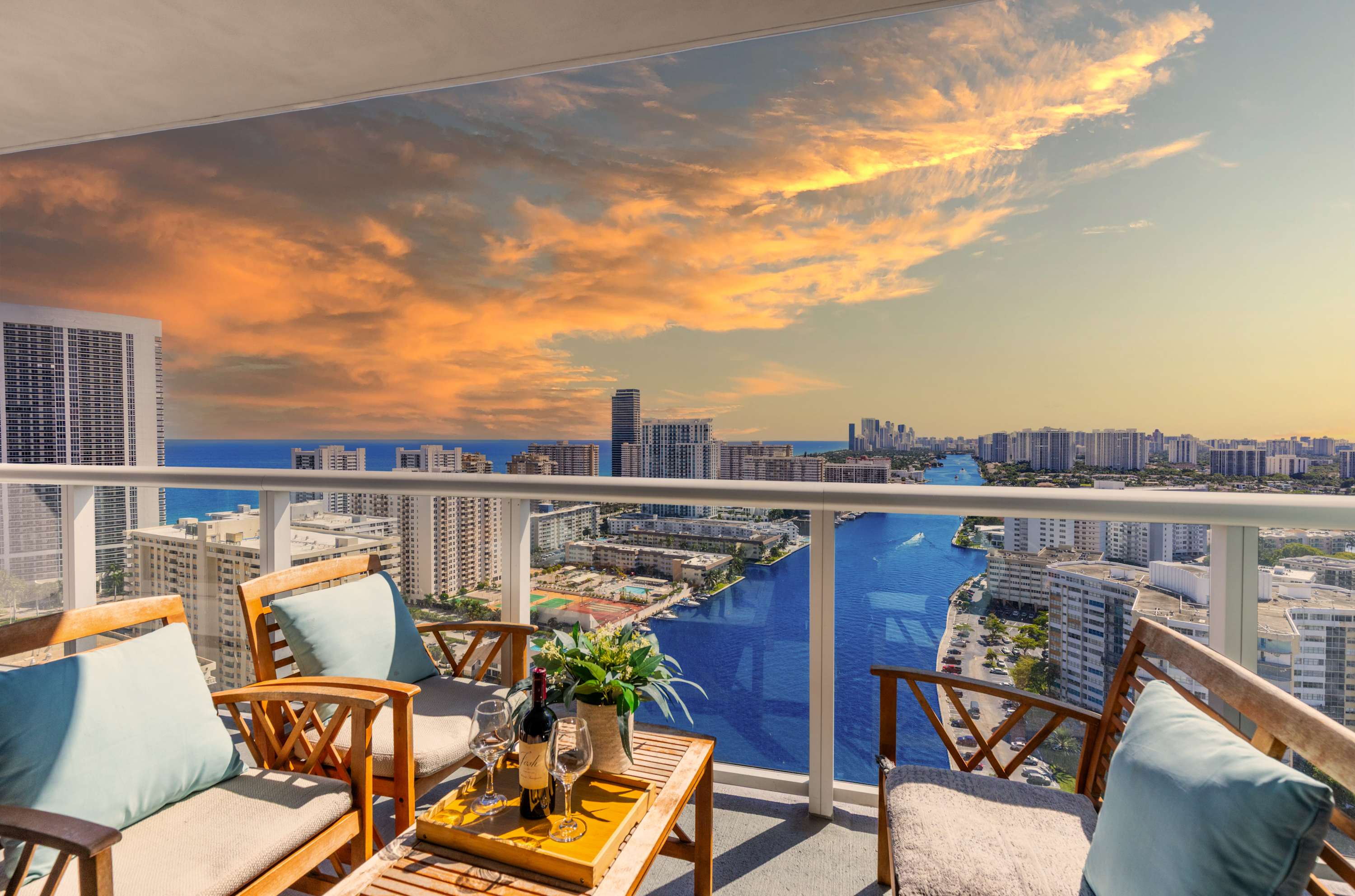Near Beach + Pool + Infinity View |Balcony + Gym — Hallandale Beach, FL — vacation rental