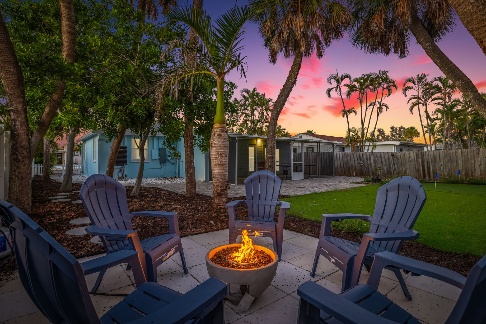 Minutes to Beach •Tiki Bar • Fire Pit • Games
