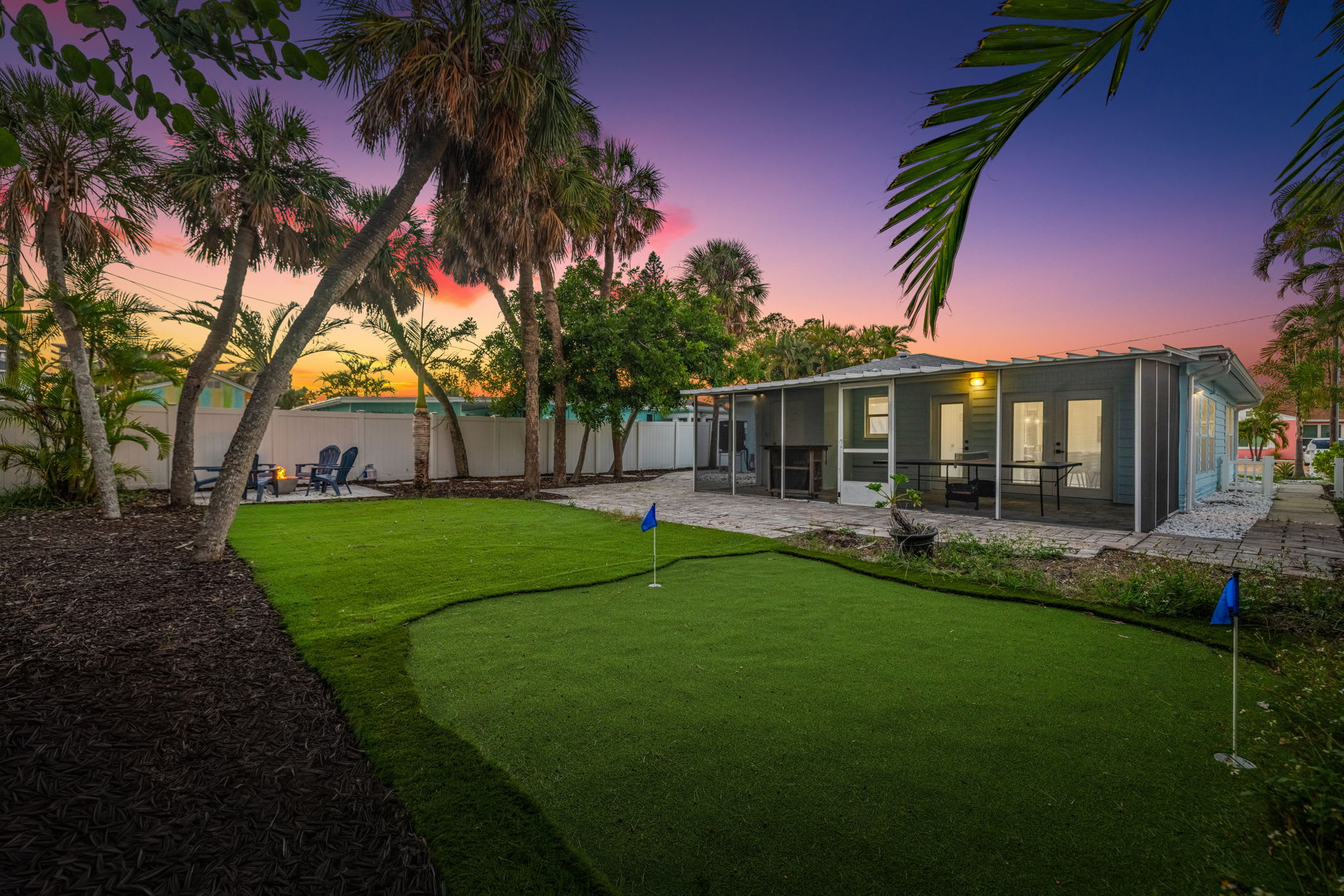 Minutes to Beach •Tiki Bar • Fire Pit • Games 2