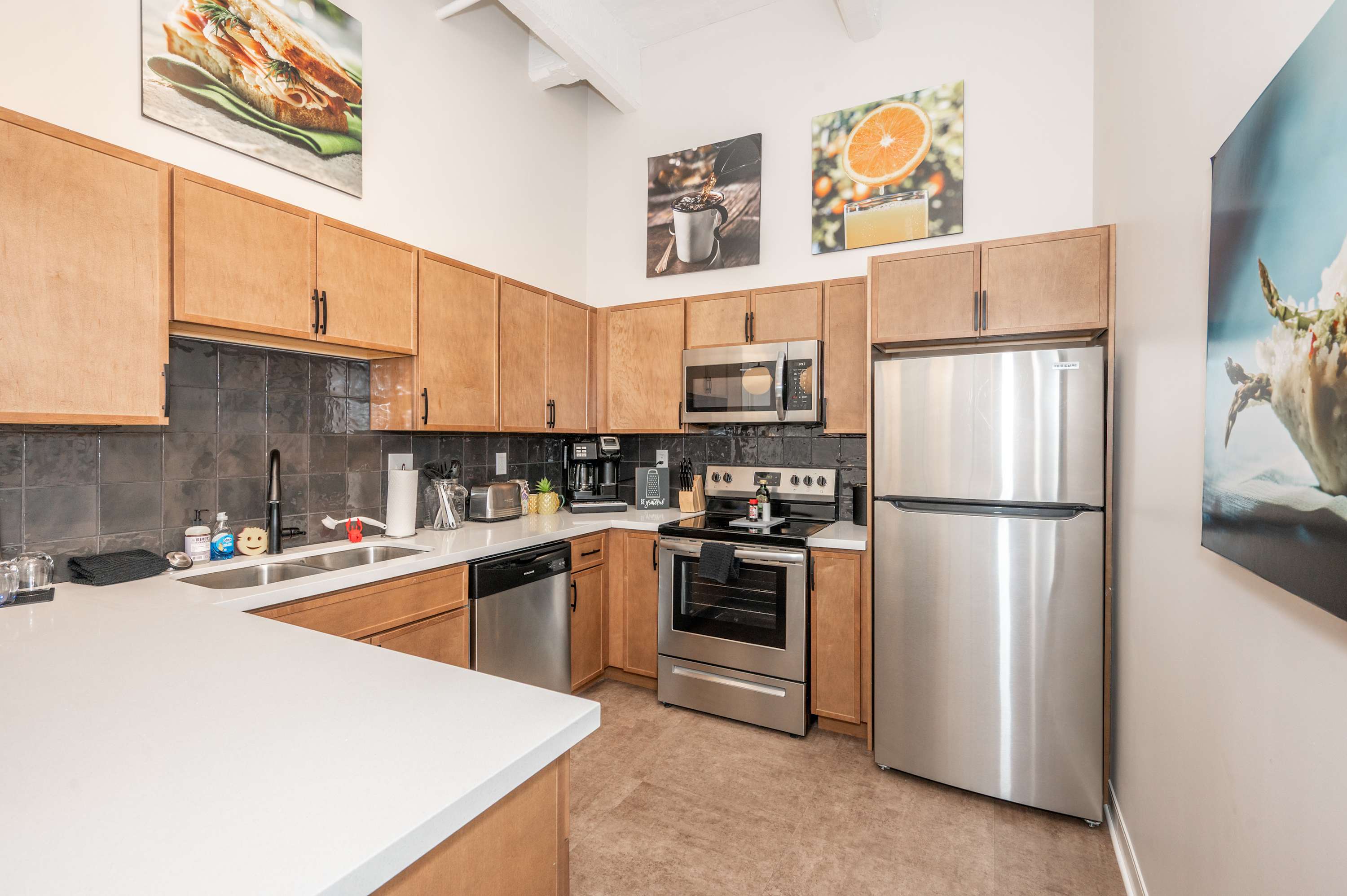 The spacious kitchen is well equipped for an unforgettable getaway​