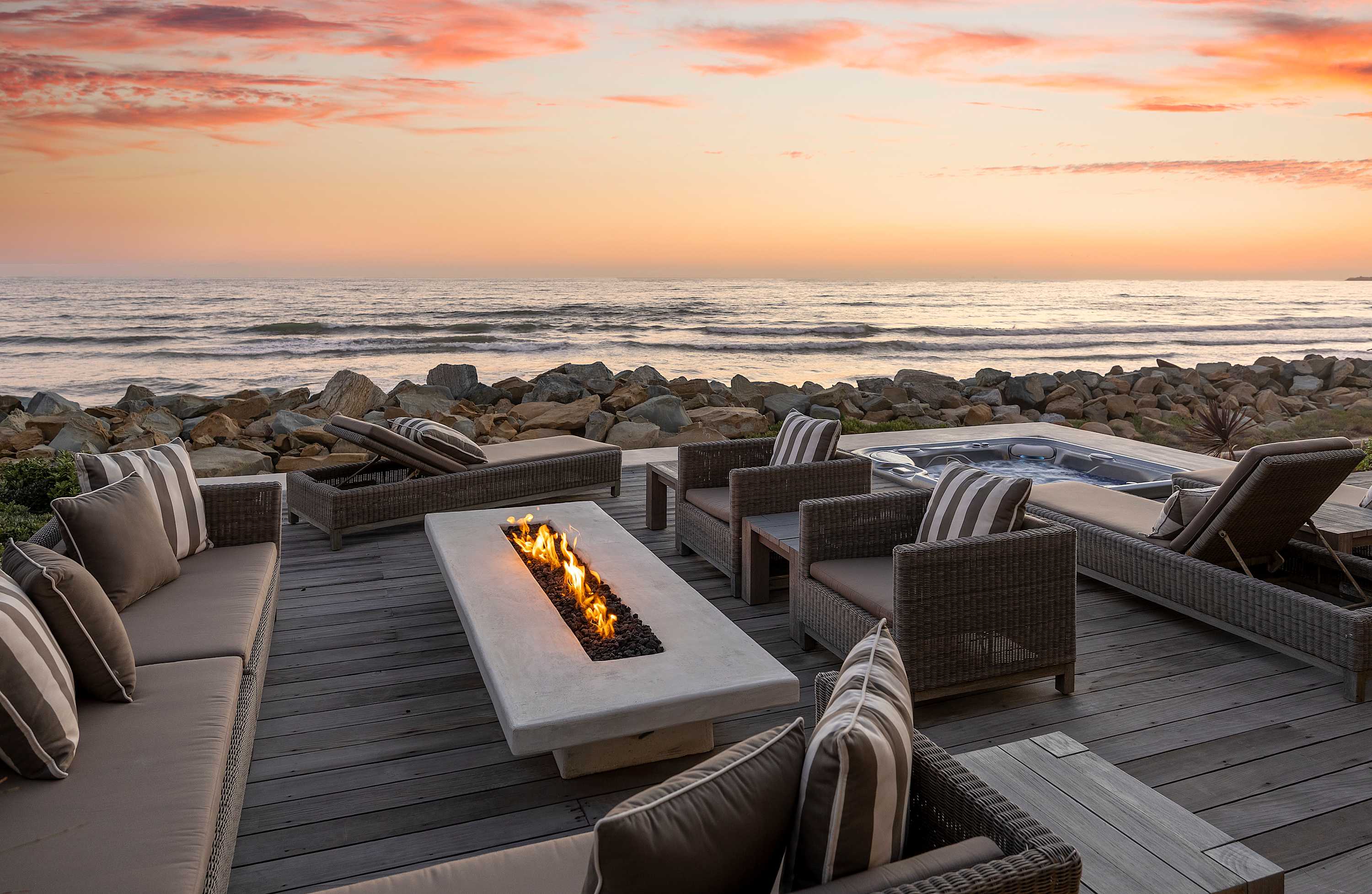 Rincon Refuge - Amazing Modern Seacliff Beachfront