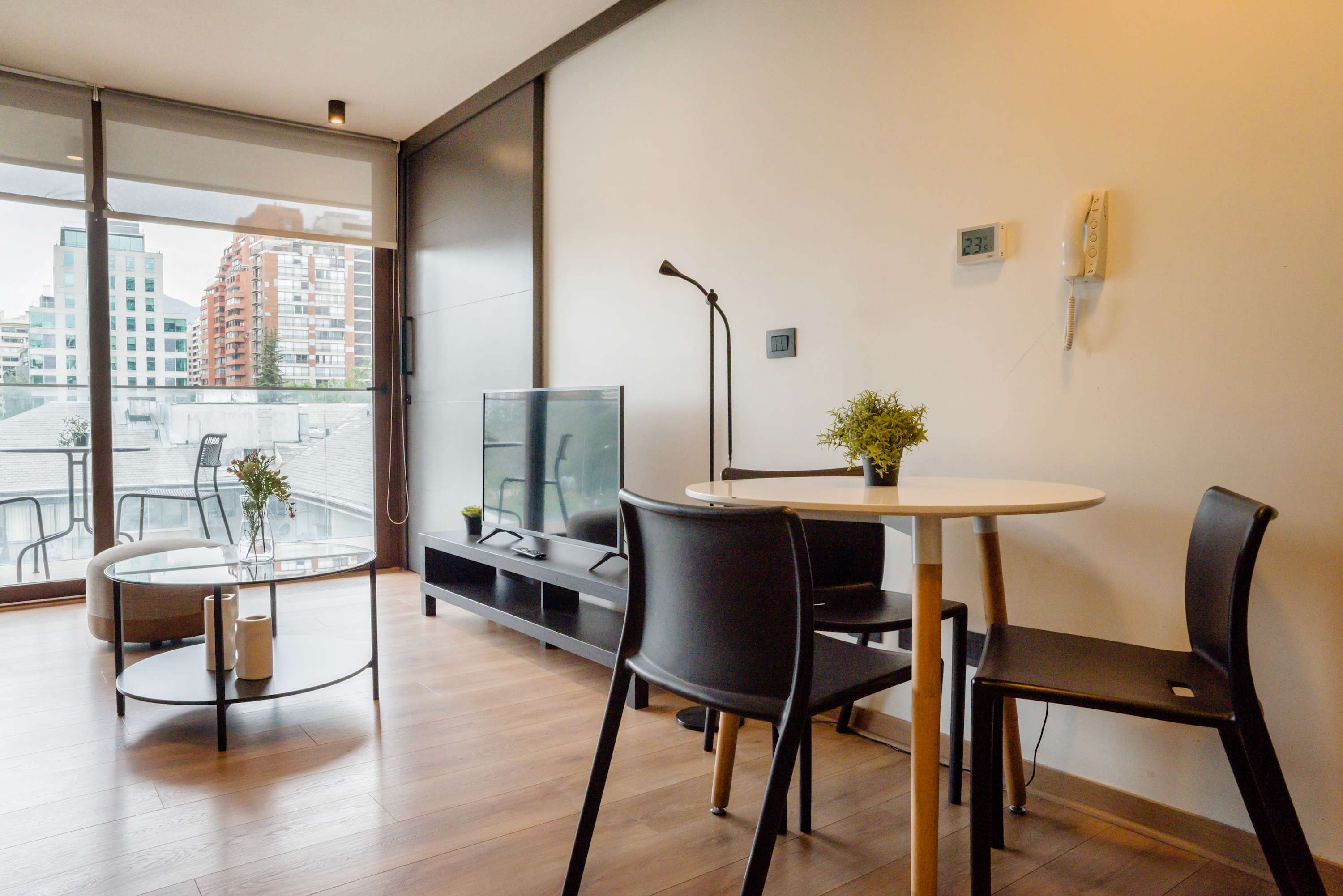 Bright and modern living area with city views, perfect for relaxation and entertainment.