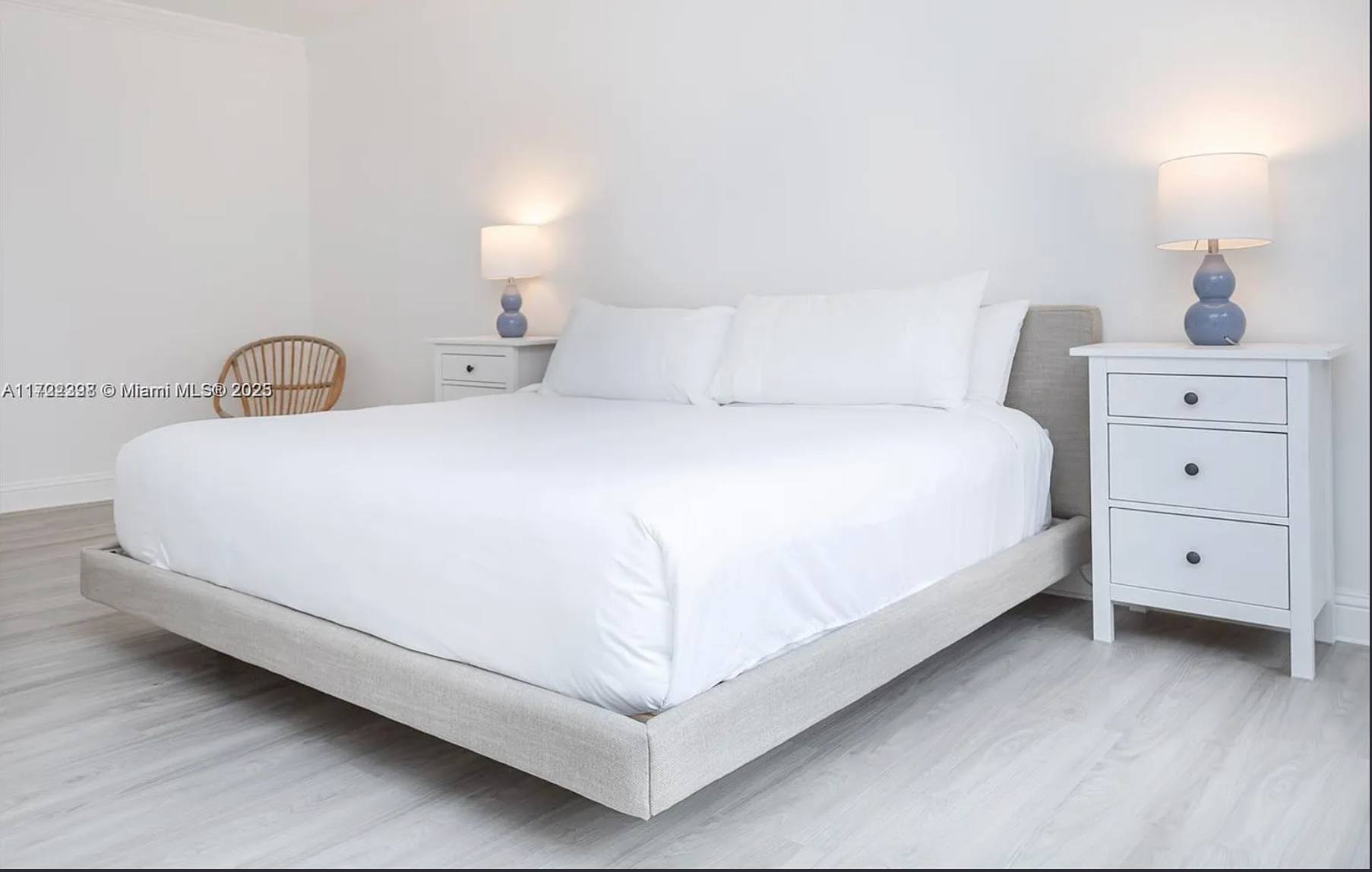 Oceanfront Apartment in Miami Beach: 2 Bedrooms, Beach & Pool