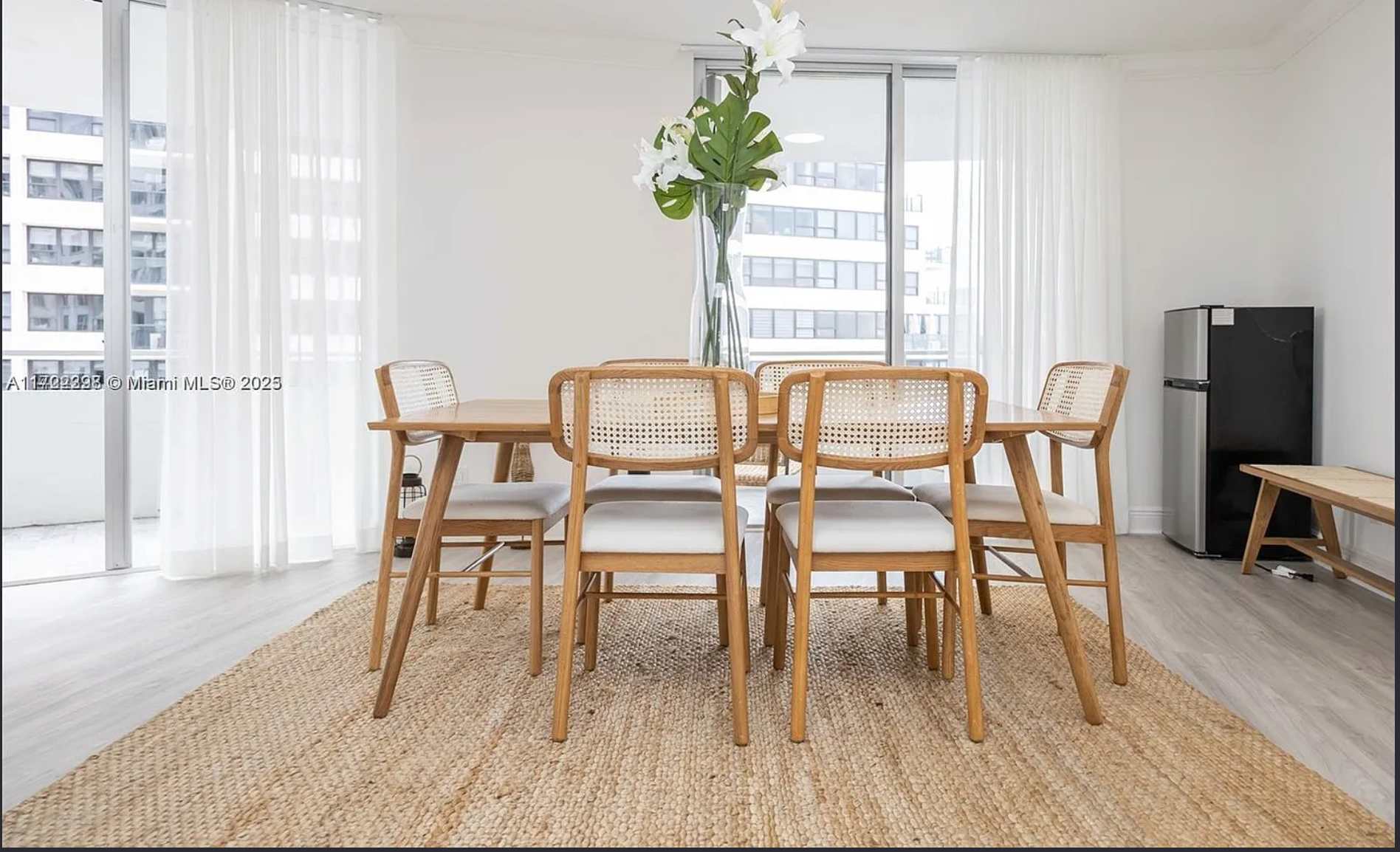 Oceanfront Apartment in Miami Beach: 2 Bedrooms, Beach & Pool