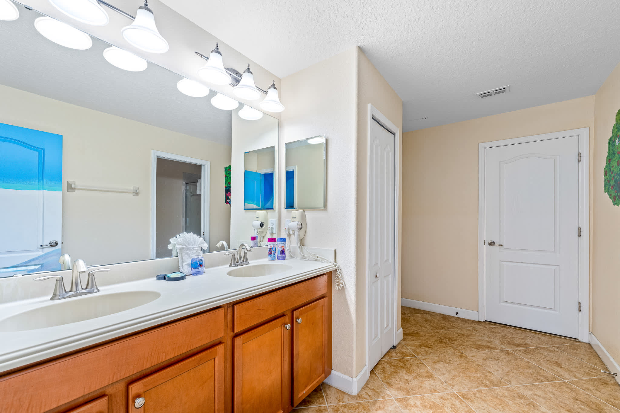 Heated pool + EV charger + Game Room + Waterpark