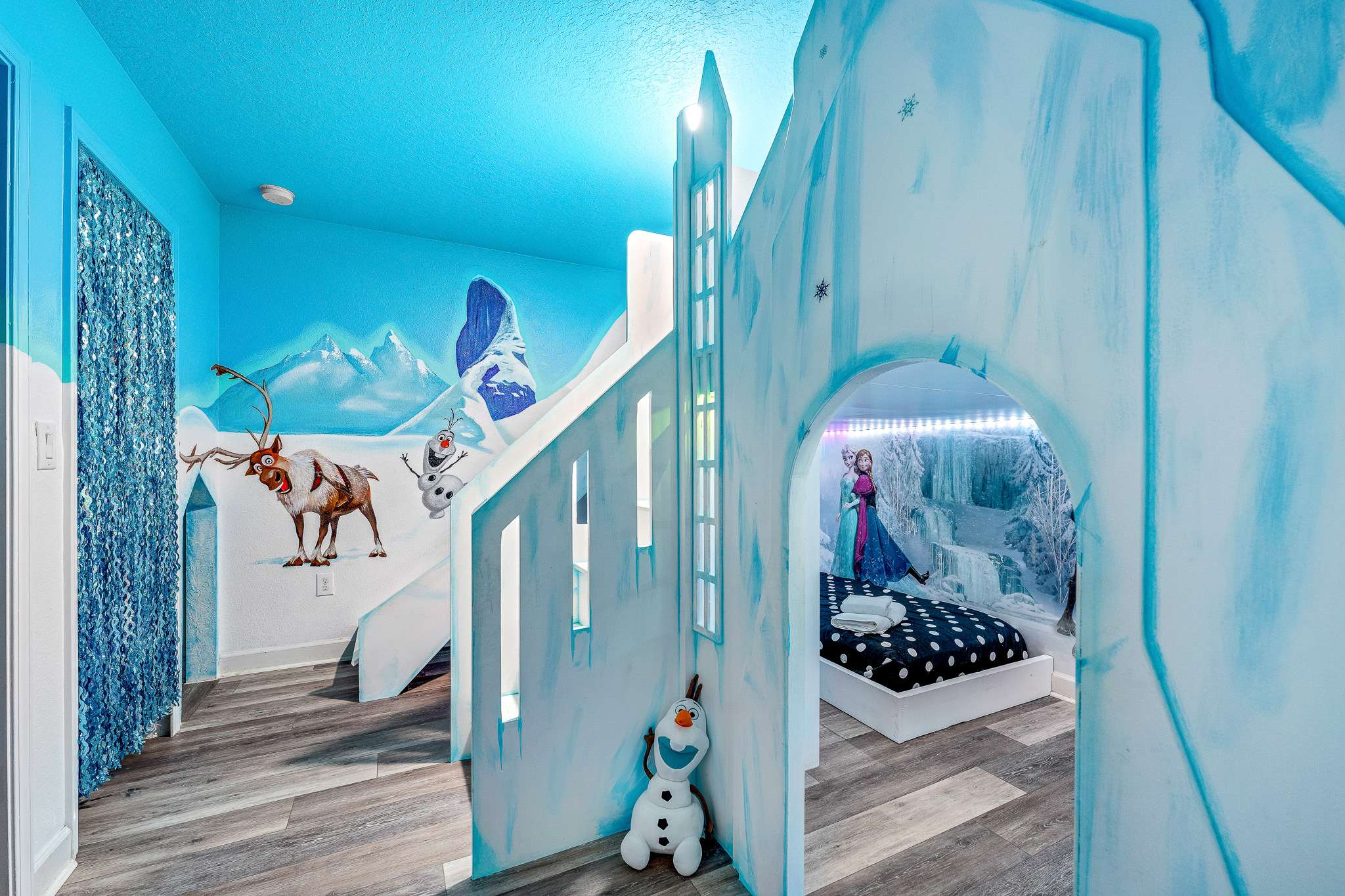 Heated pool + EV charger + Game Room + Waterpark