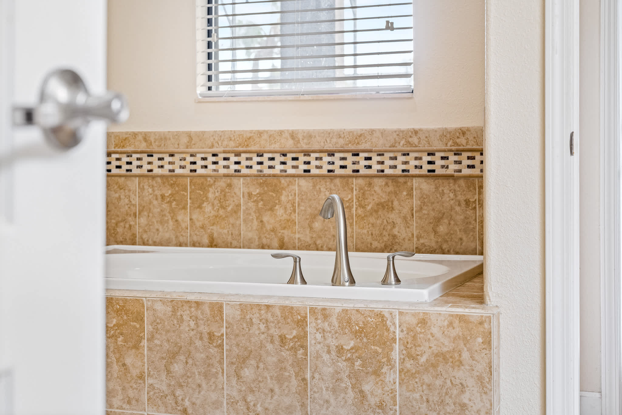 Heated pool + EV charger + Game Room + Waterpark