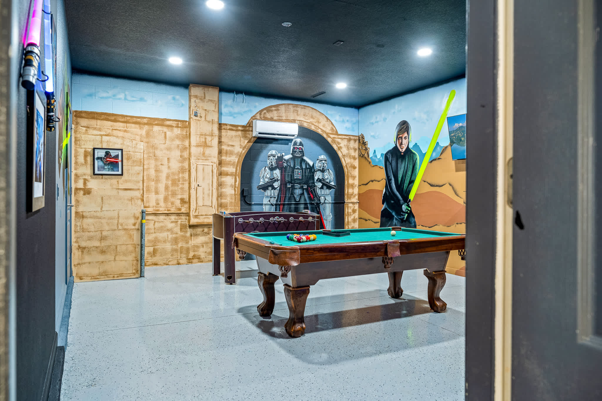 Heated pool + EV charger + Game Room + Waterpark