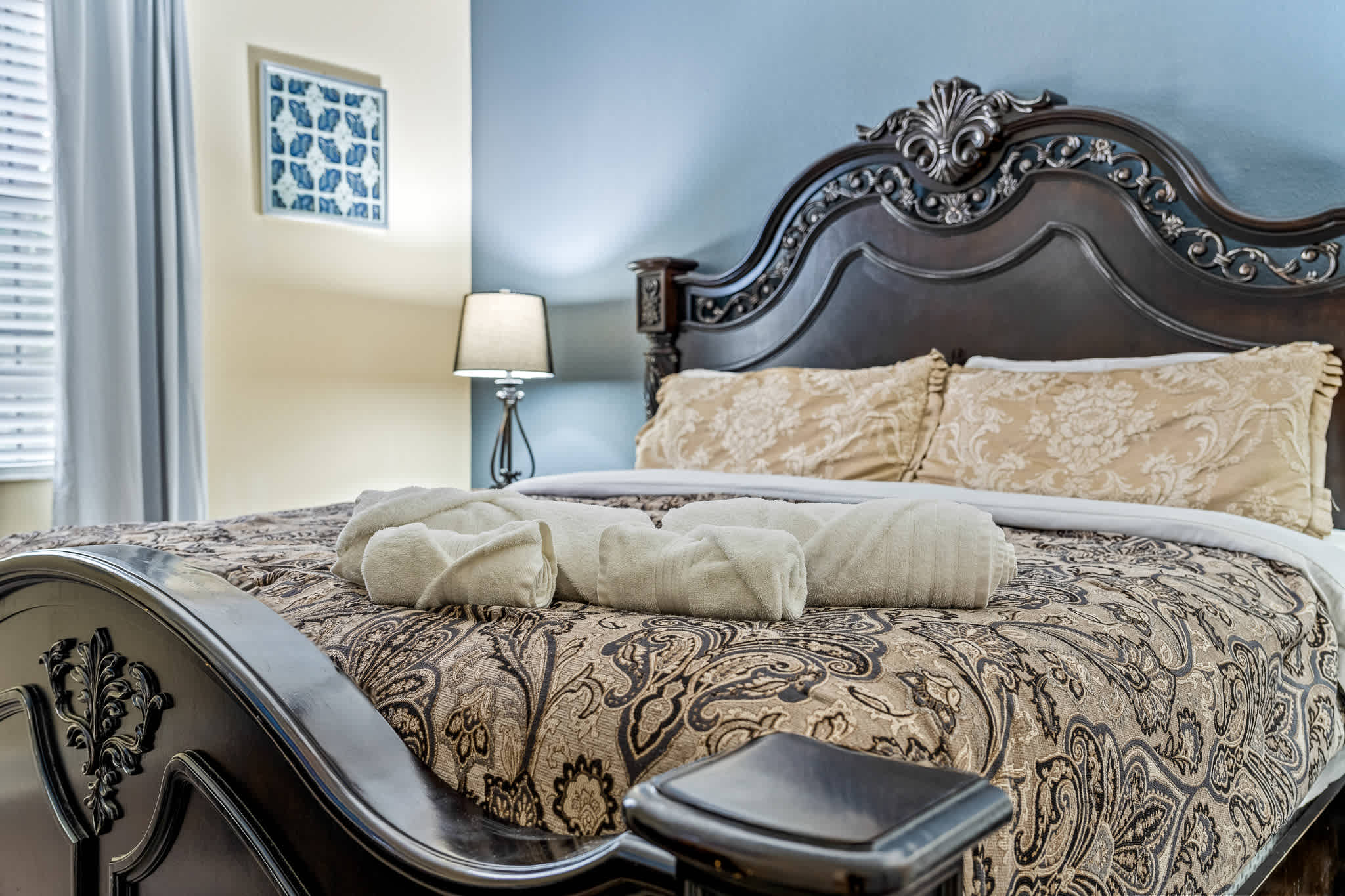 Heated pool + EV charger + Game Room + Waterpark