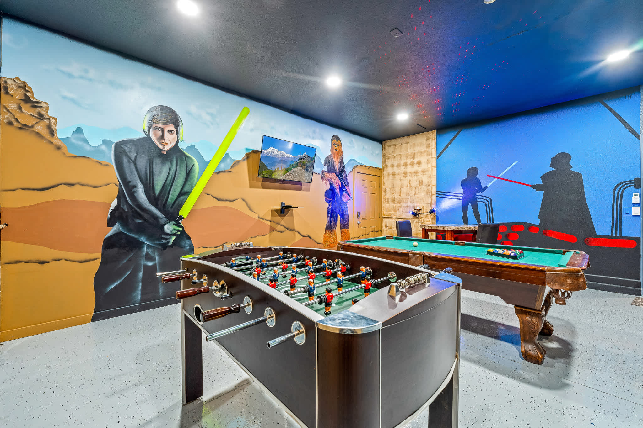 Heated pool + EV charger + Game Room + Waterpark