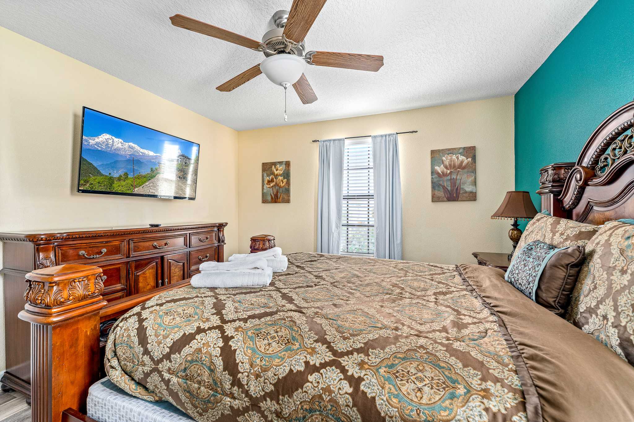 Heated pool + EV charger + Game Room + Waterpark