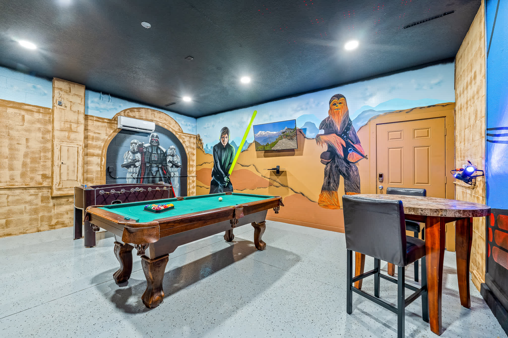 Heated pool + EV charger + Game Room + Waterpark