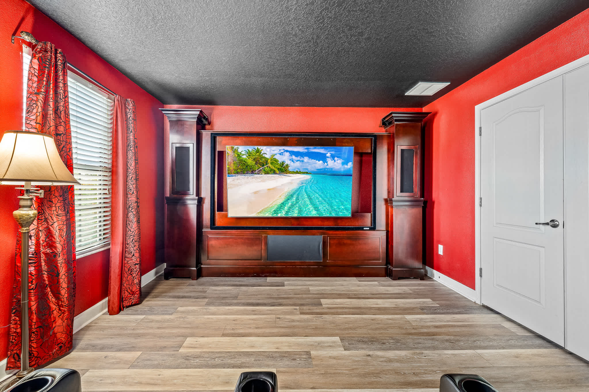 Heated pool + EV charger + Game Room + Waterpark