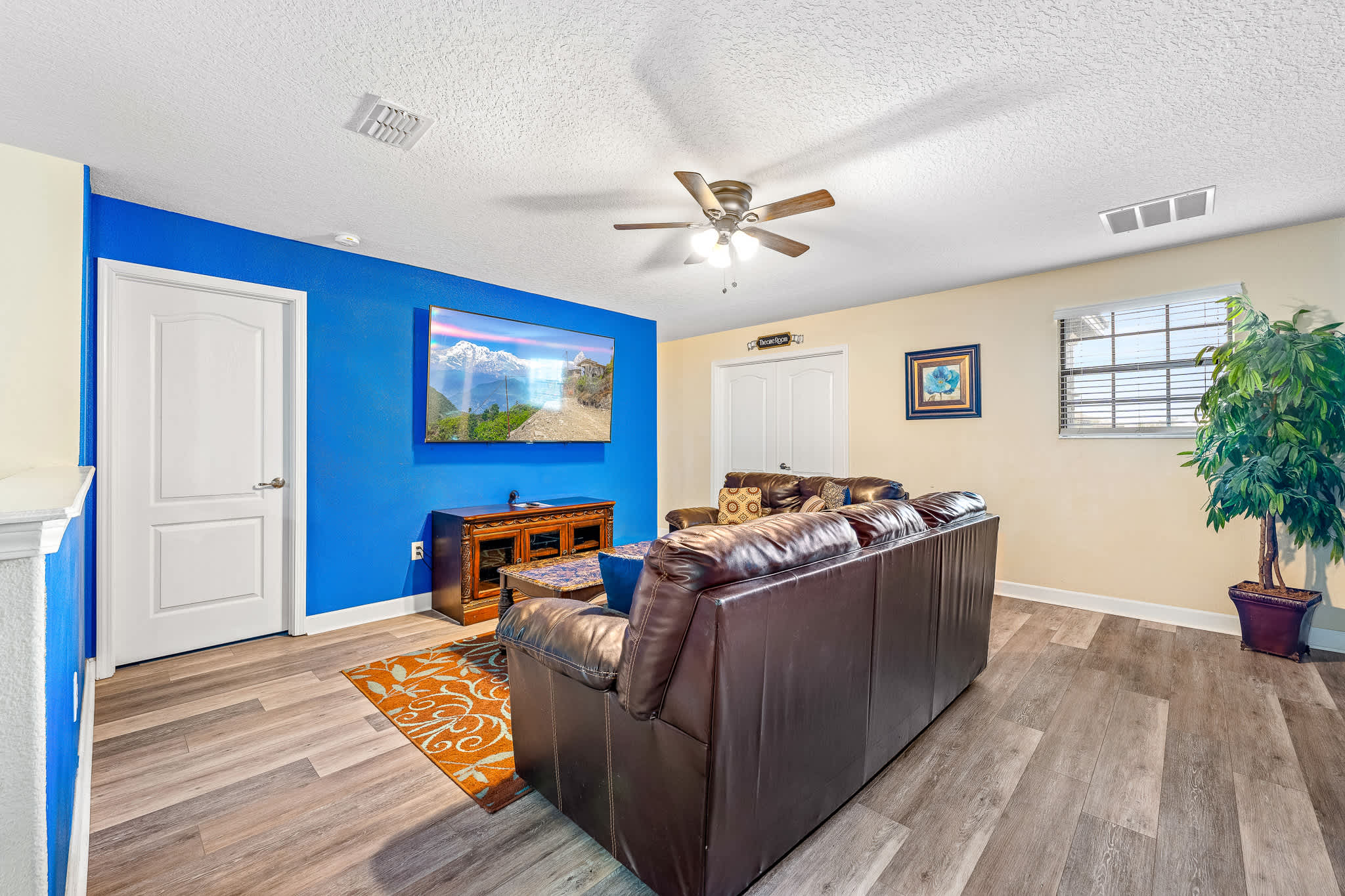 Heated pool + EV charger + Game Room + Waterpark