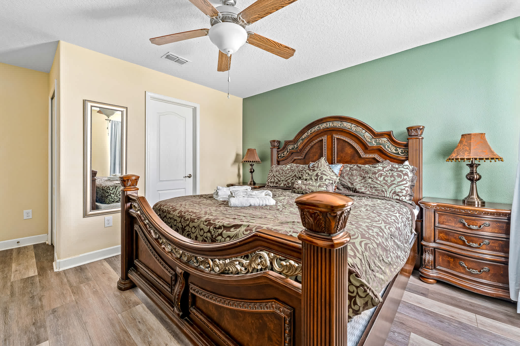 Heated pool + EV charger + Game Room + Waterpark