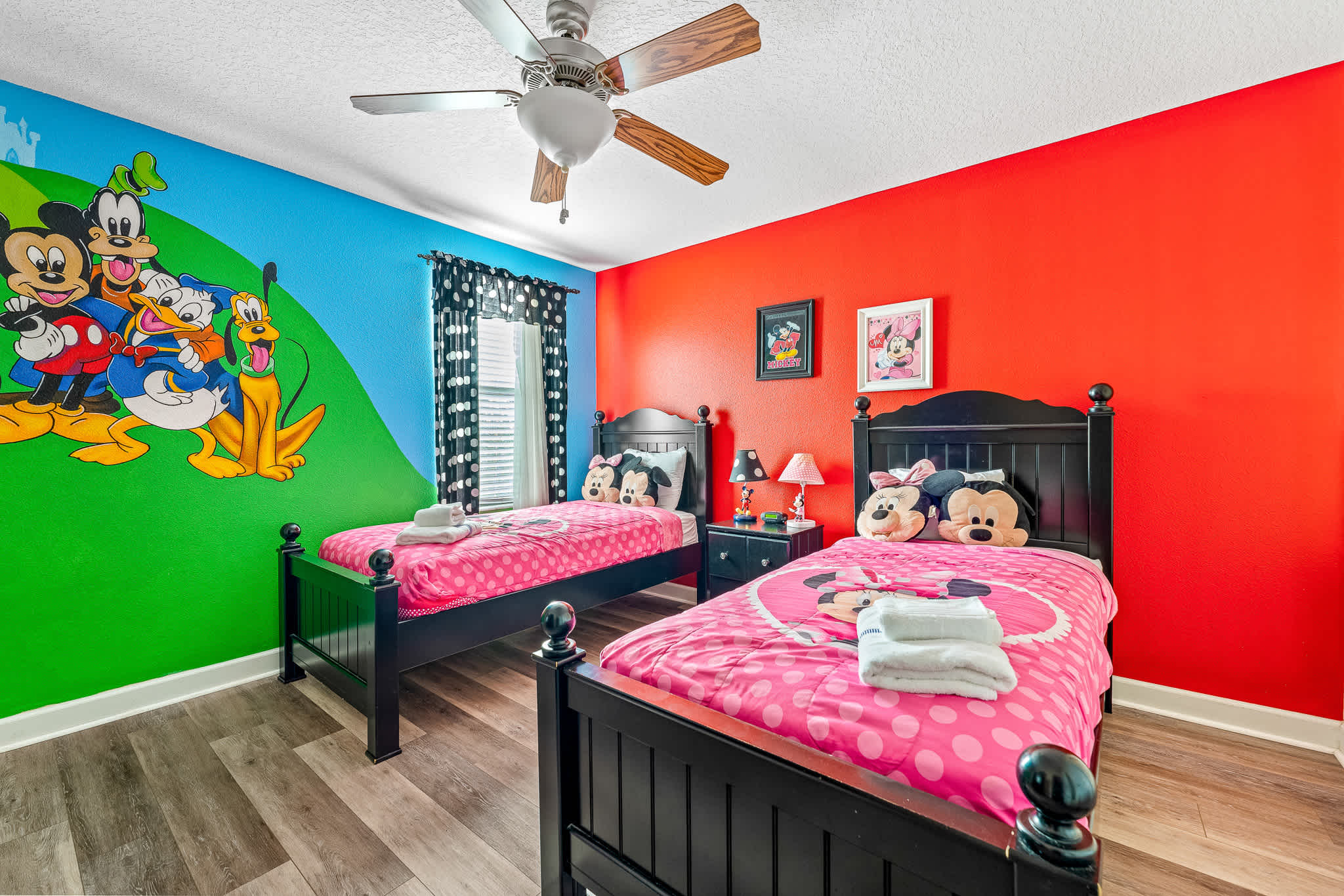 Heated pool + EV charger + Game Room + Waterpark