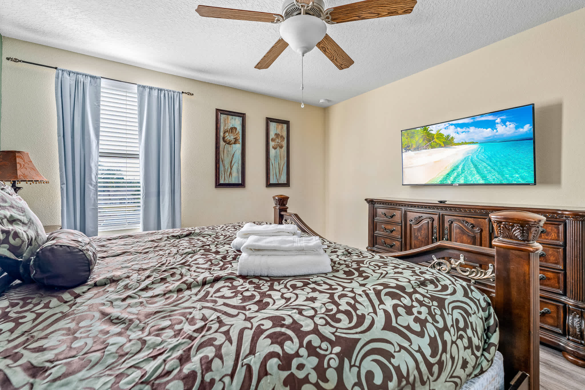 Heated pool + EV charger + Game Room + Waterpark