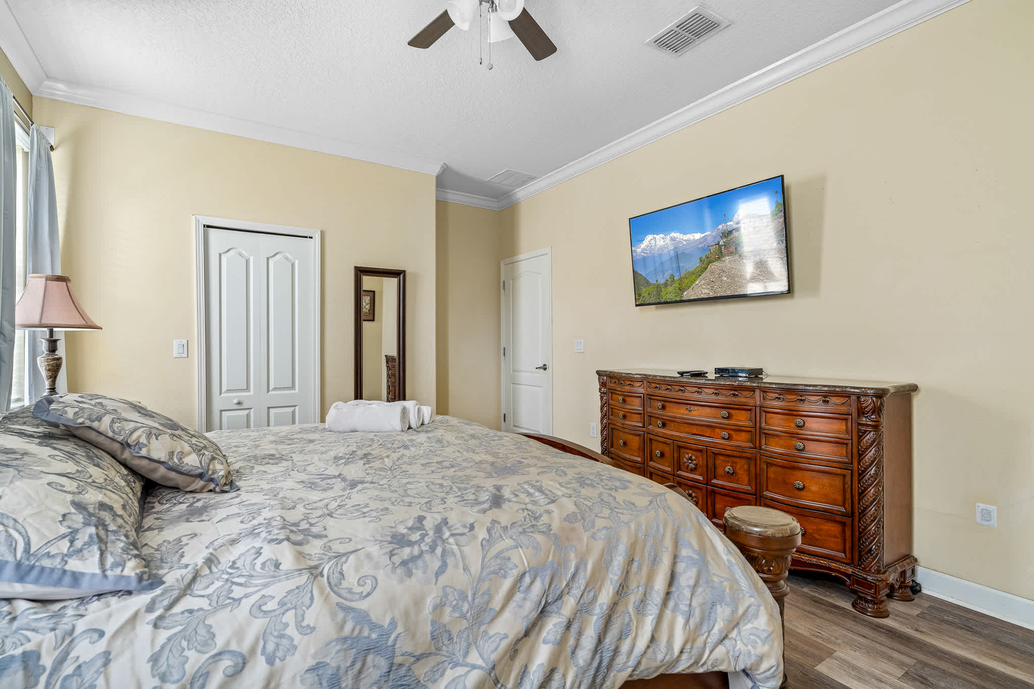 Heated pool + EV charger + Game Room + Waterpark