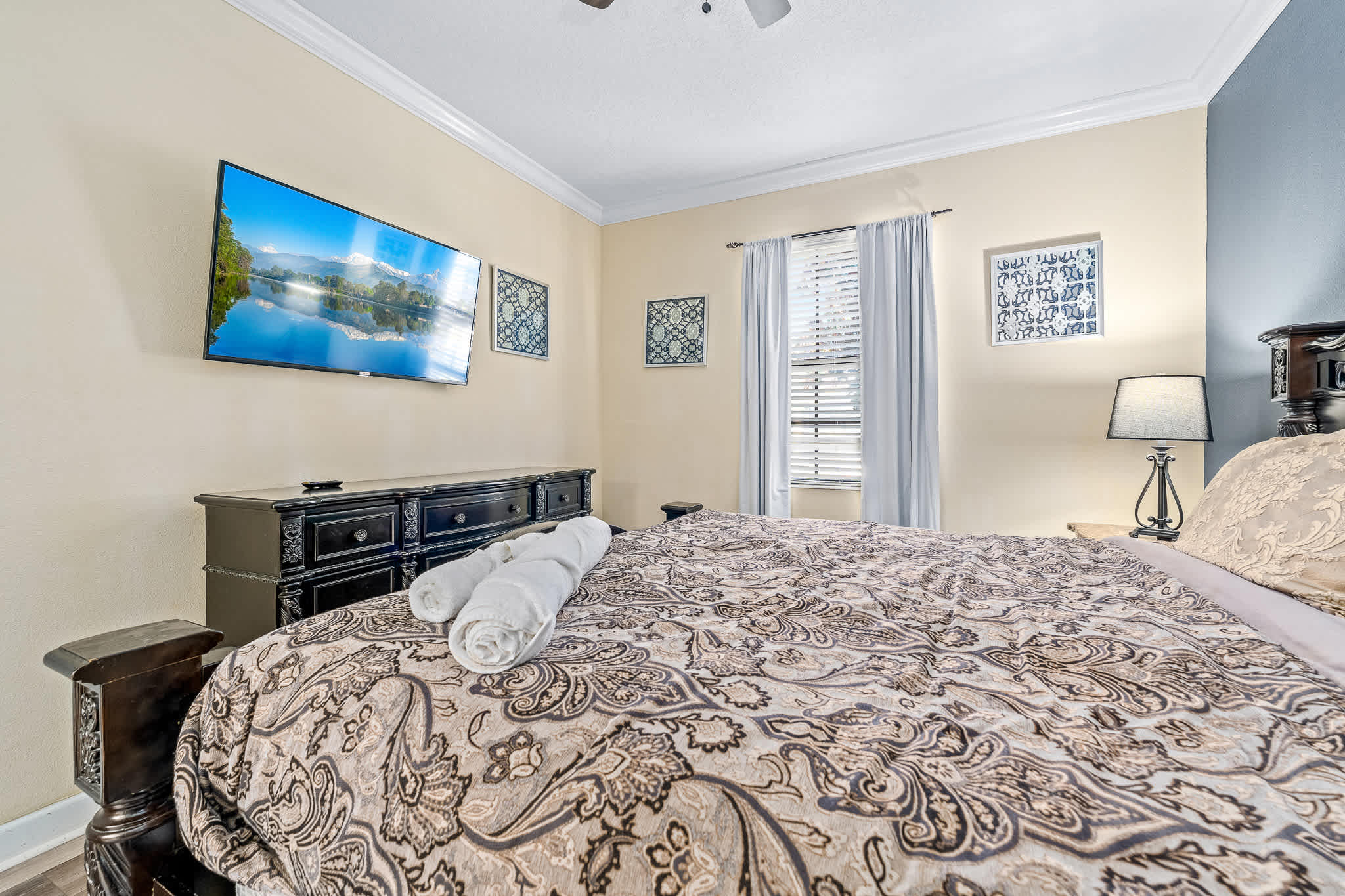 Heated pool + EV charger + Game Room + Waterpark