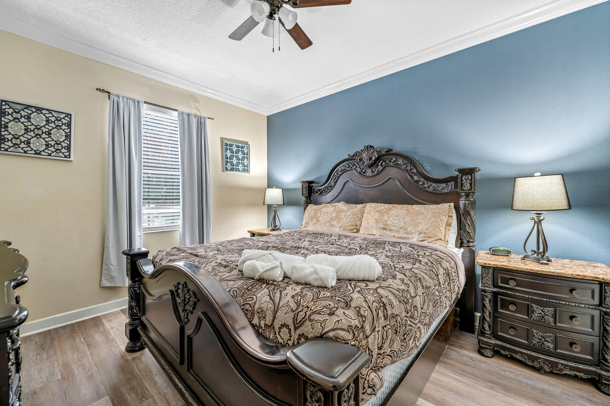 Heated pool + EV charger + Game Room + Waterpark