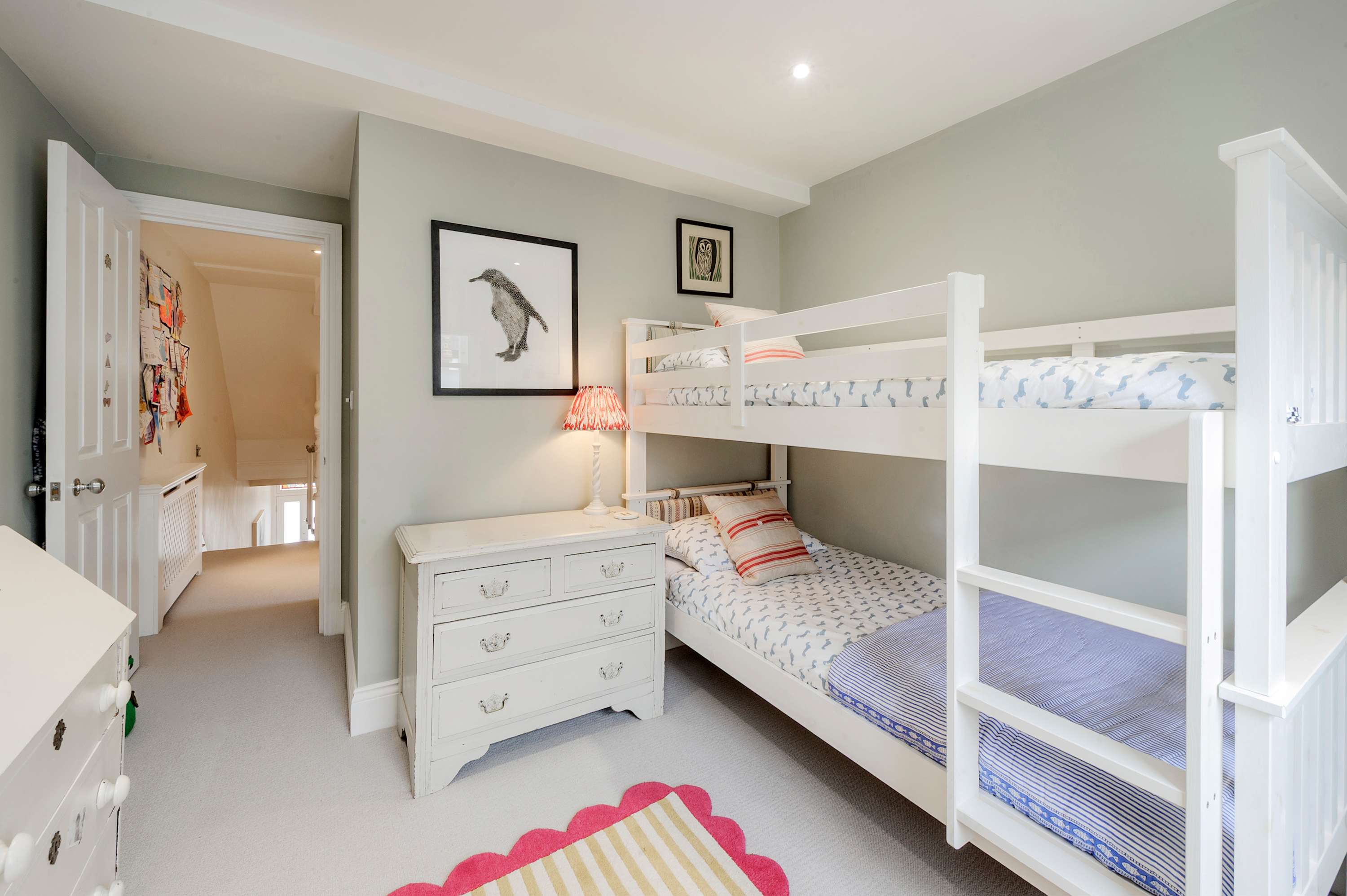 Stunning 3 bed Fulham Home with Garden in Burnfoot Avenue 5 SW6 5EB - Property image 25 - VivreStays