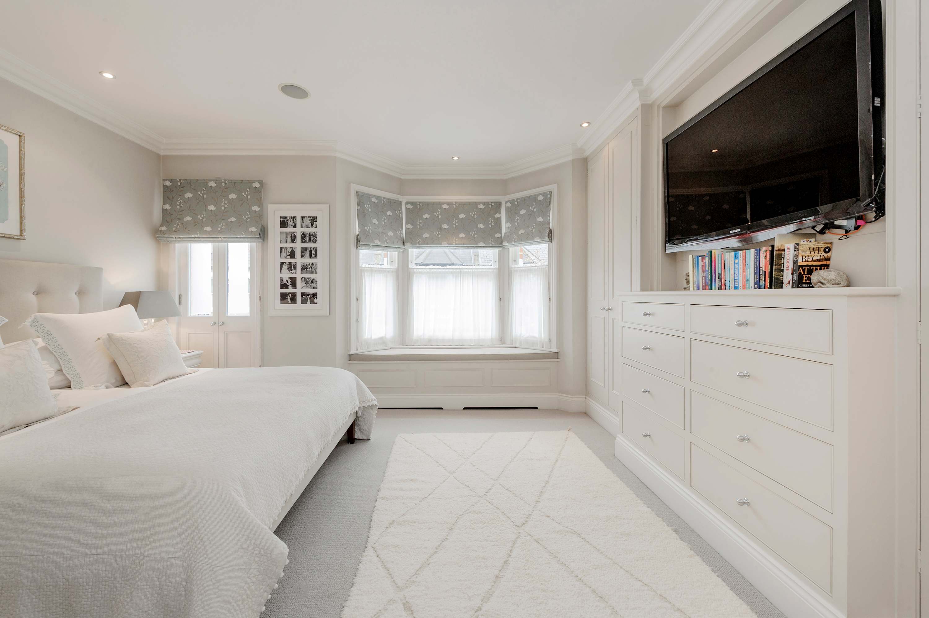 Stunning 3 bed Fulham Home with Garden in Burnfoot Avenue 5 SW6 5EB - Property image 13 - VivreStays