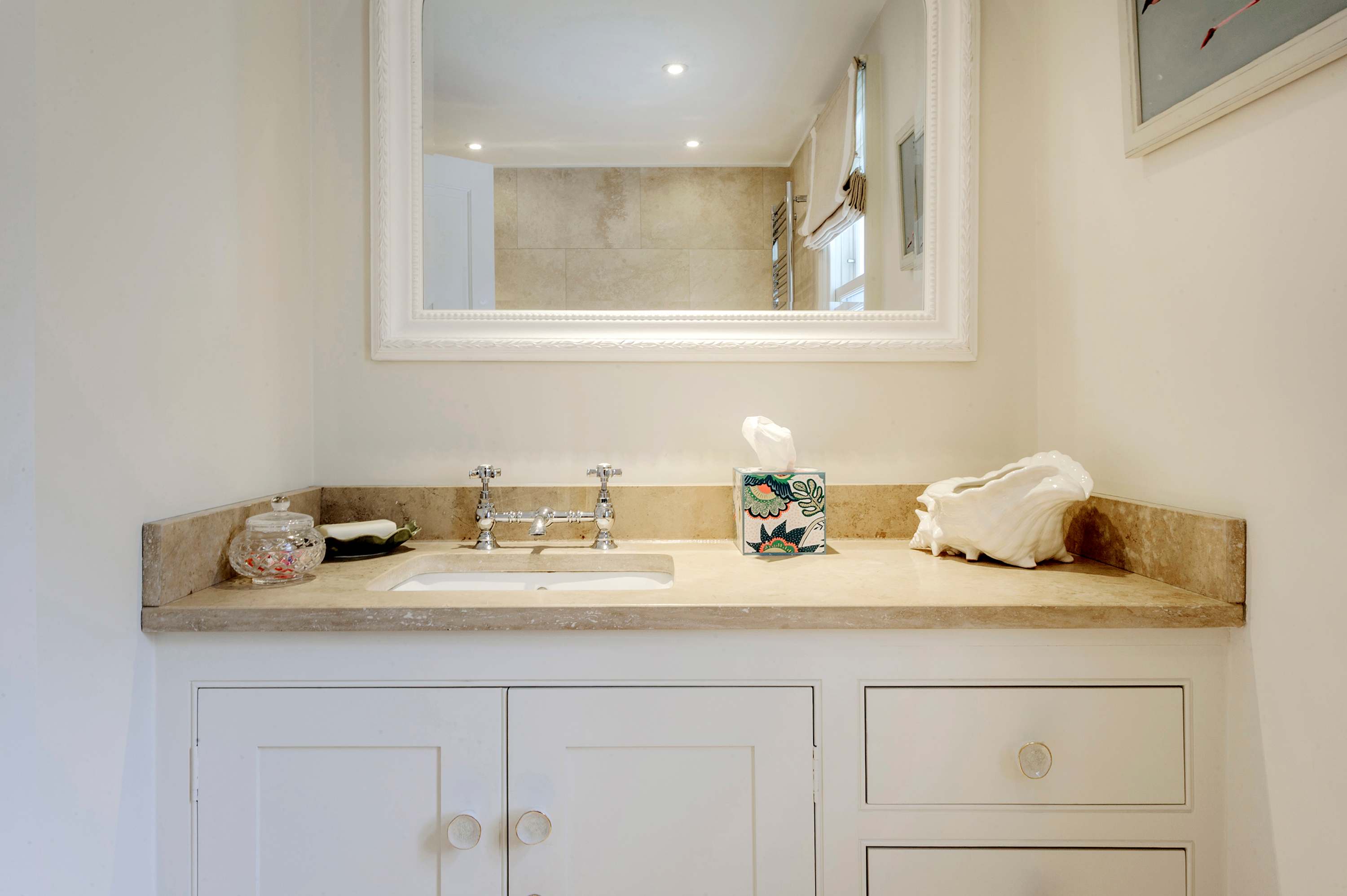 Stunning 3 bed Fulham Home with Garden in Burnfoot Avenue 5 SW6 5EB - Property image 24 - VivreStays