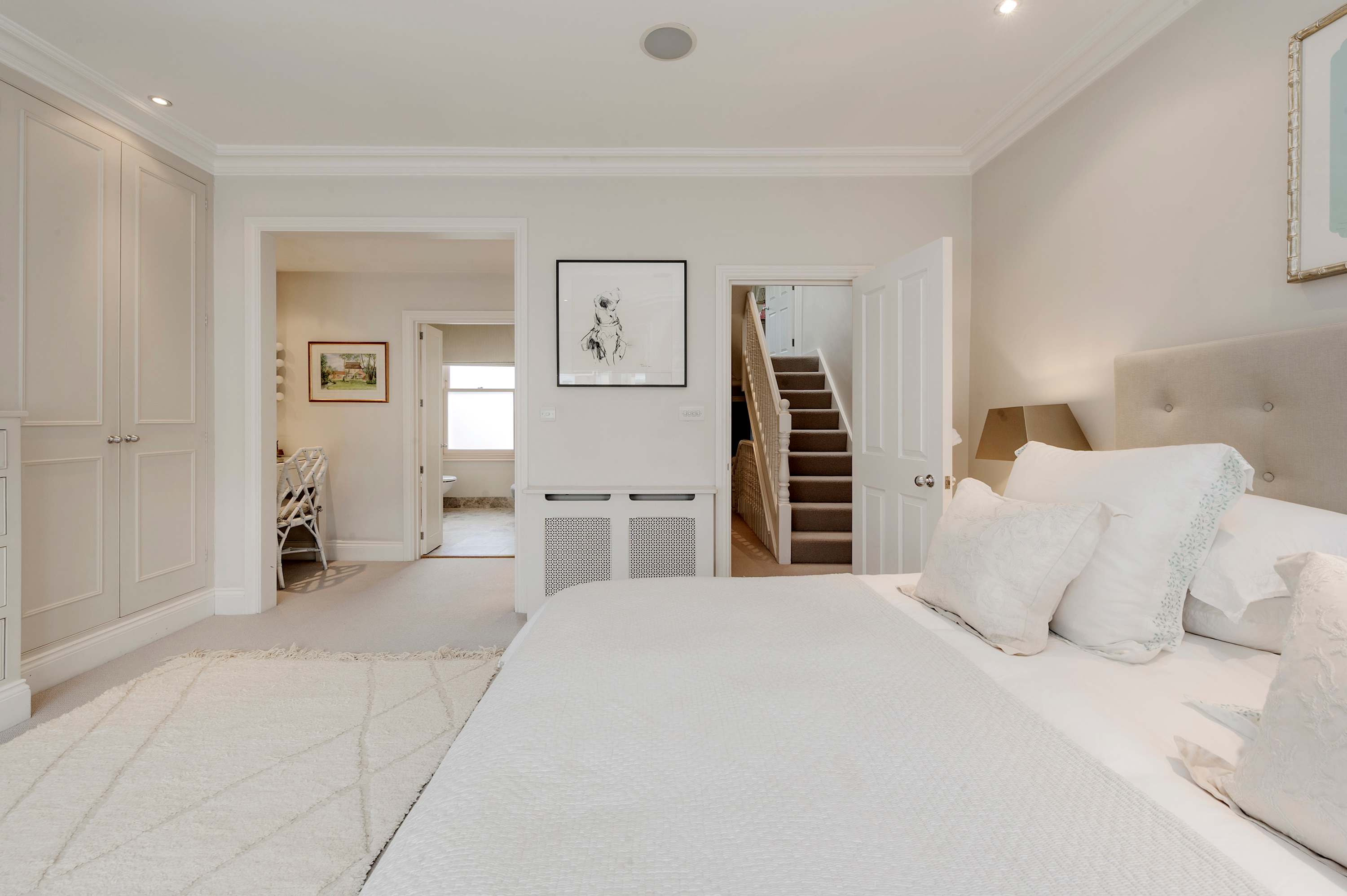 Stunning 3 bed Fulham Home with Garden in Burnfoot Avenue 5 SW6 5EB - Property image 30 - VivreStays