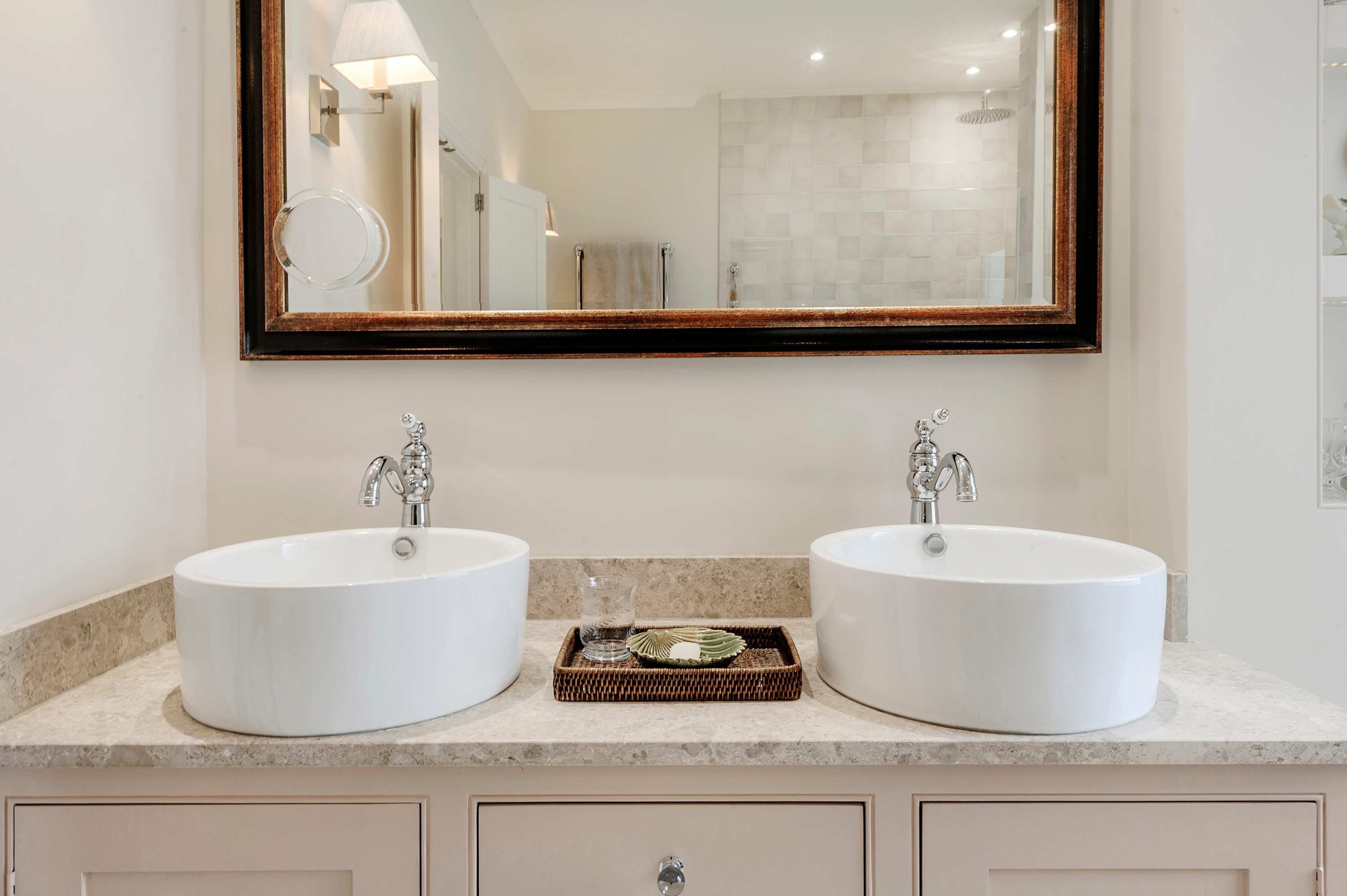 Stunning 3 bed Fulham Home with Garden in Burnfoot Avenue 5 SW6 5EB - Property image 18 - VivreStays