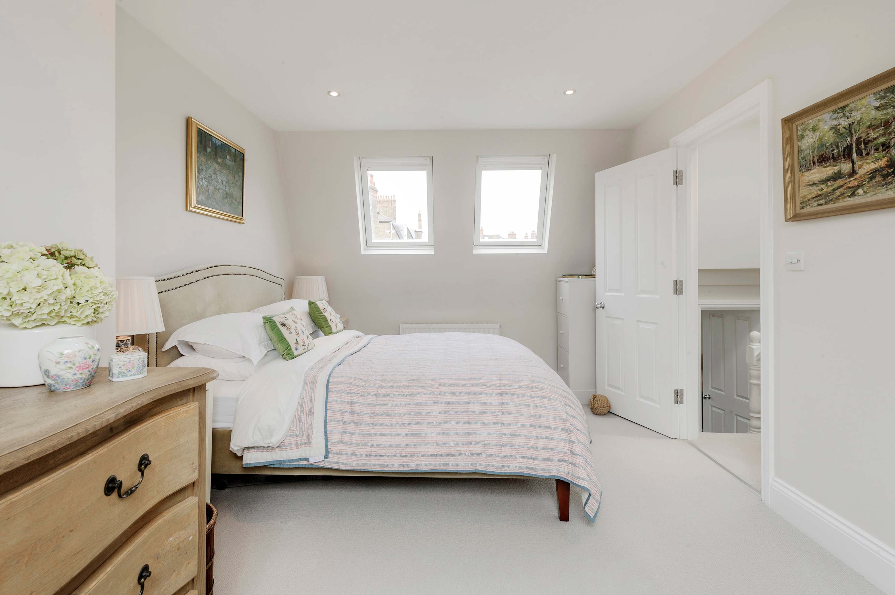 Stunning 3 bed Fulham Home with Garden in Burnfoot Avenue 5 SW6 5EB - Property image 20 - VivreStays