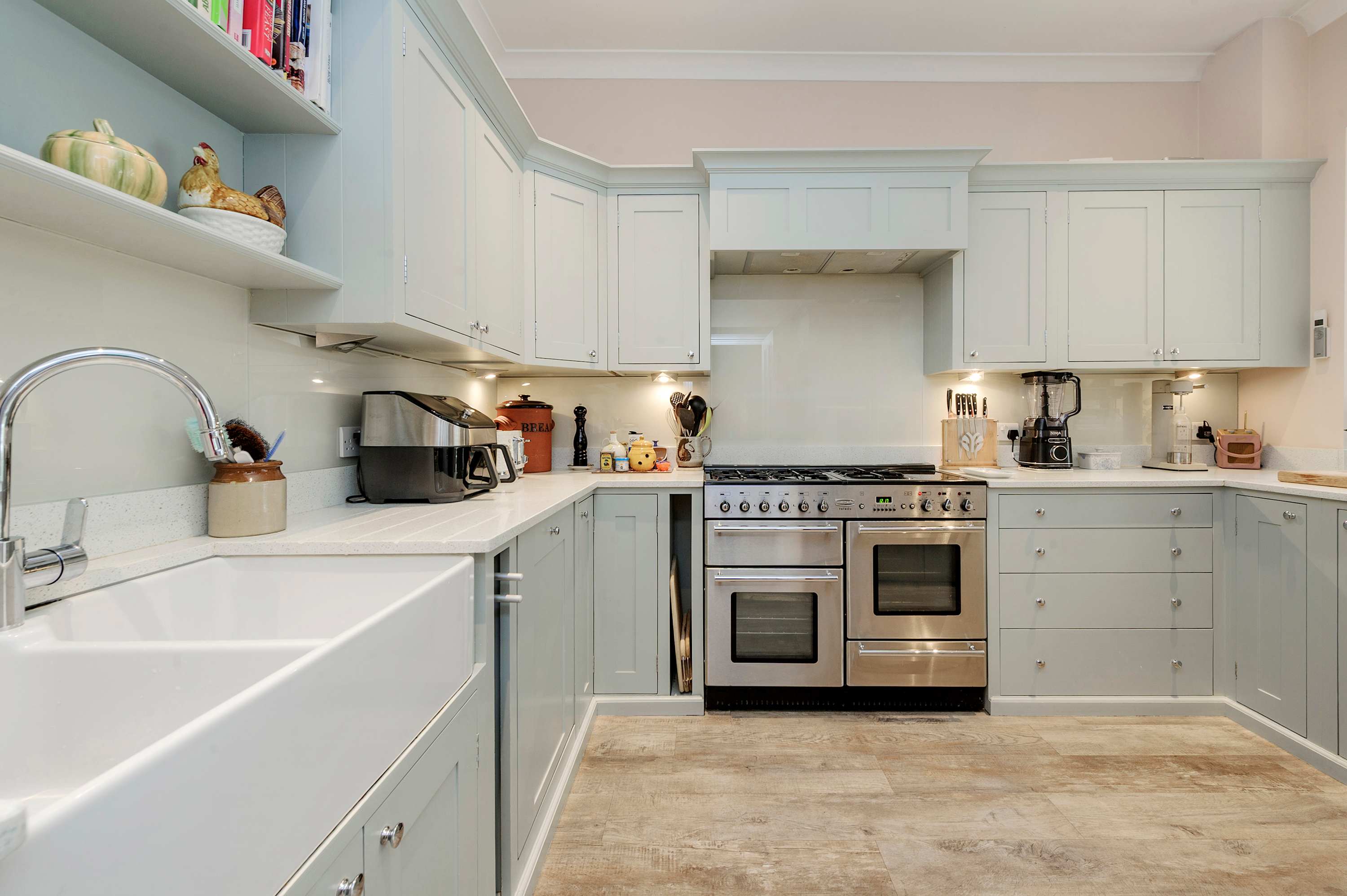 Stunning 3 bed Fulham Home with Garden in Burnfoot Avenue 5 SW6 5EB - Property image 10 - VivreStays
