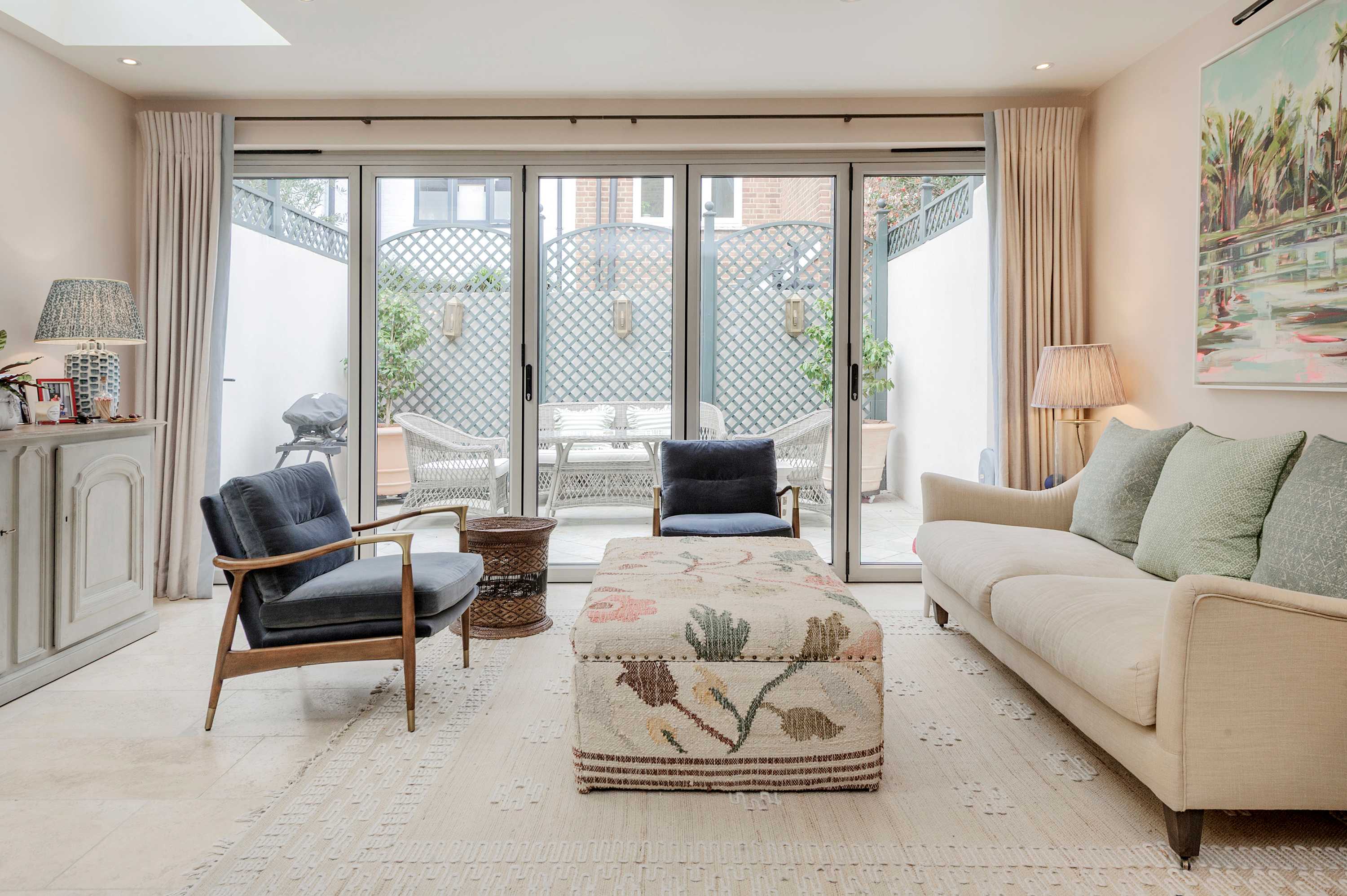 Stunning 3 bed Fulham Home with Garden in Burnfoot Avenue 5 SW6 5EB - Property image 9 - VivreStays