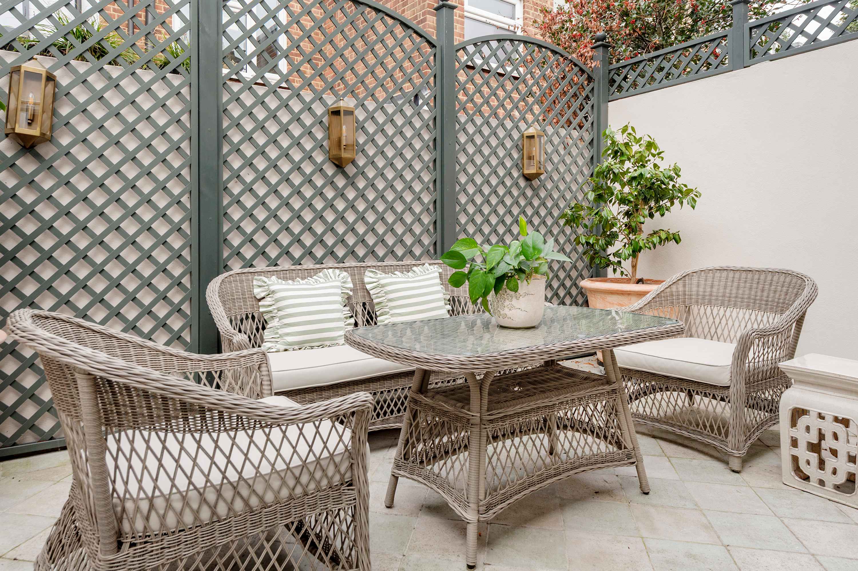 Stunning 3 bed Fulham Home with Garden in Burnfoot Avenue 5 SW6 5EB - Property image 4 - VivreStays