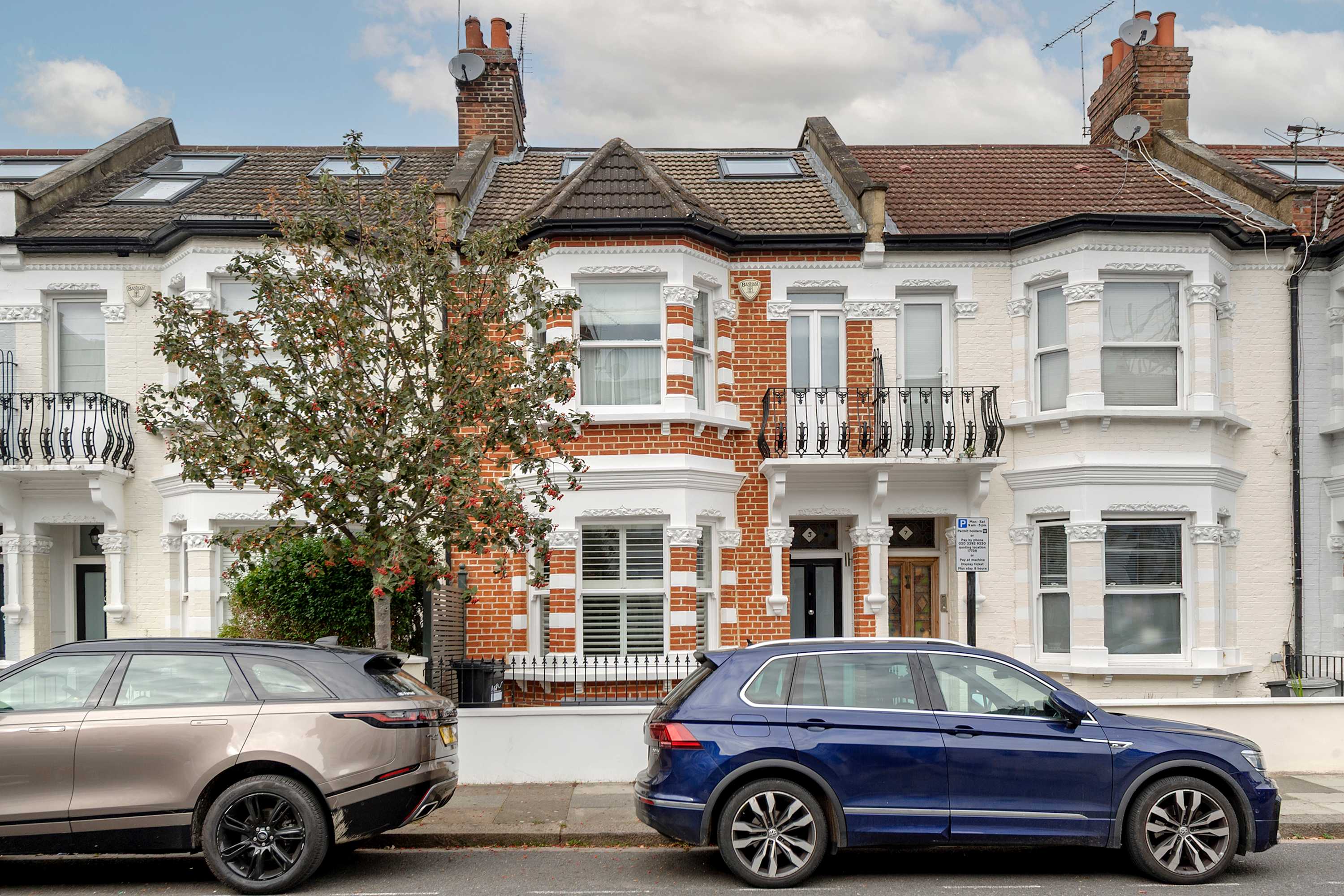Stunning 3 bed Fulham Home with Garden in Burnfoot Avenue 5 SW6 5EB - Property image 38 - VivreStays