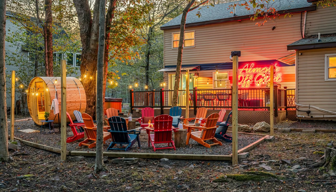 Sleeps 13 • Private Sauna • Hot Tub • Game Room — Pocono Lake, PA — vacation rental