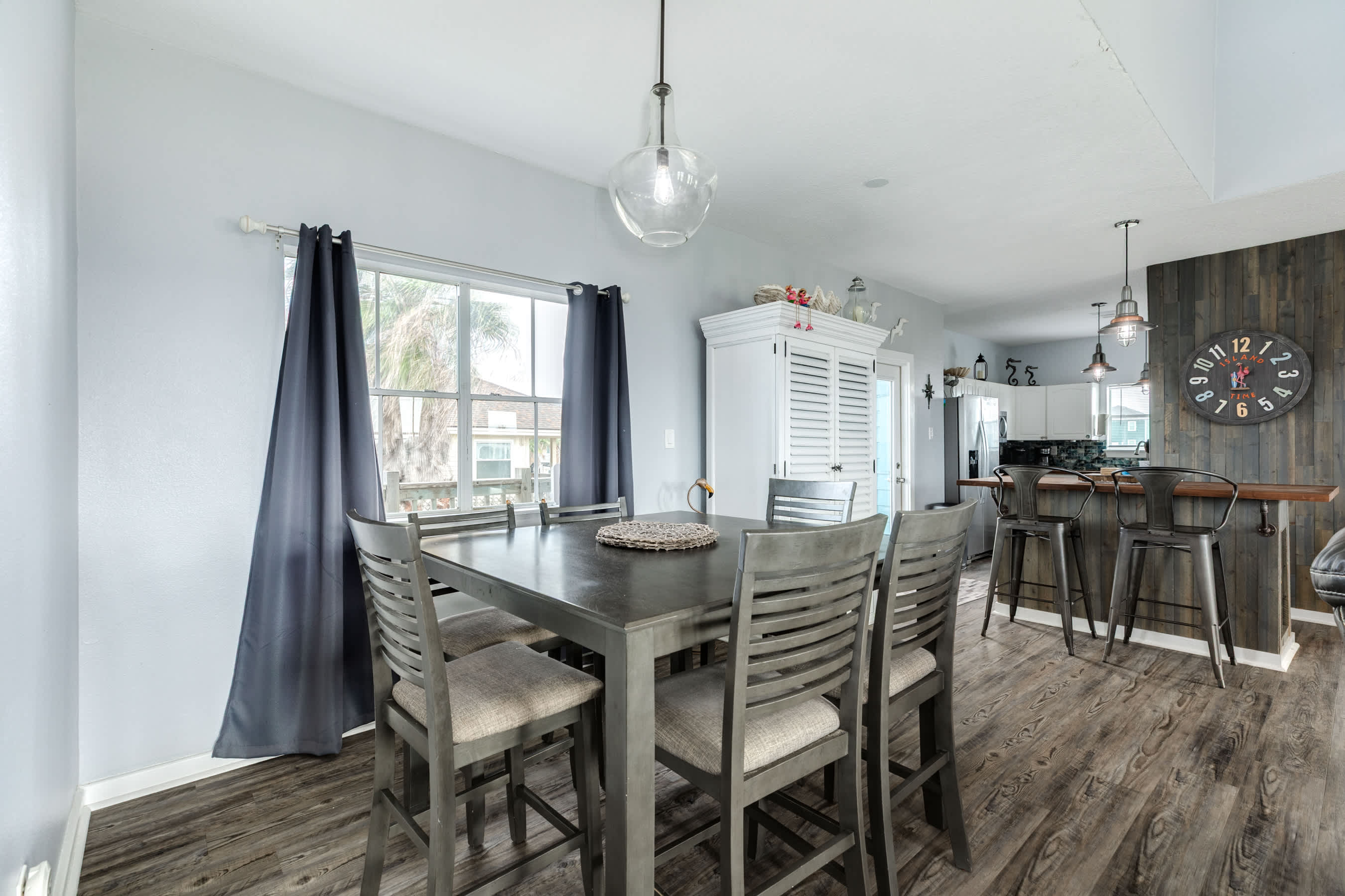 Island Livin Your Familys Seaside Clubhouse | Photo 3