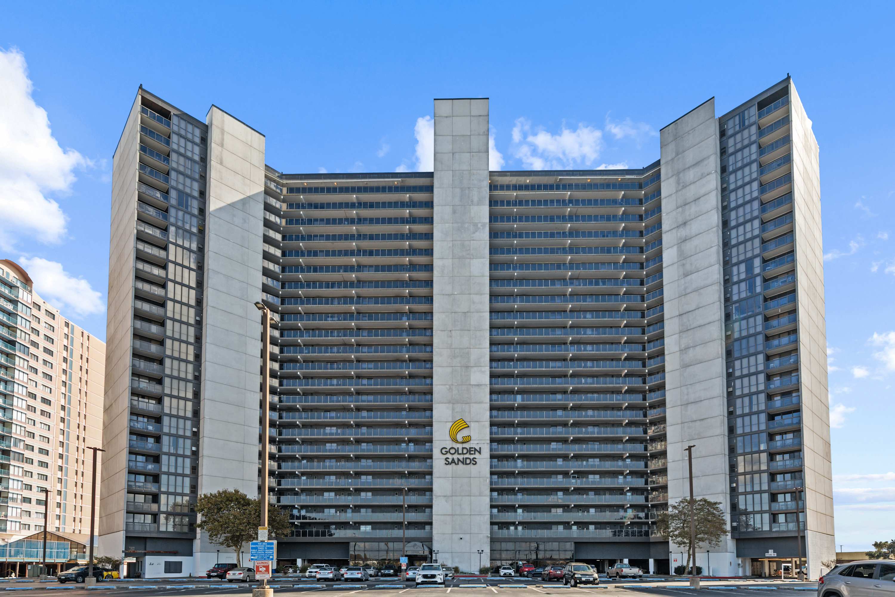 Golden Sands 701, Beachfront Family Resort Escape