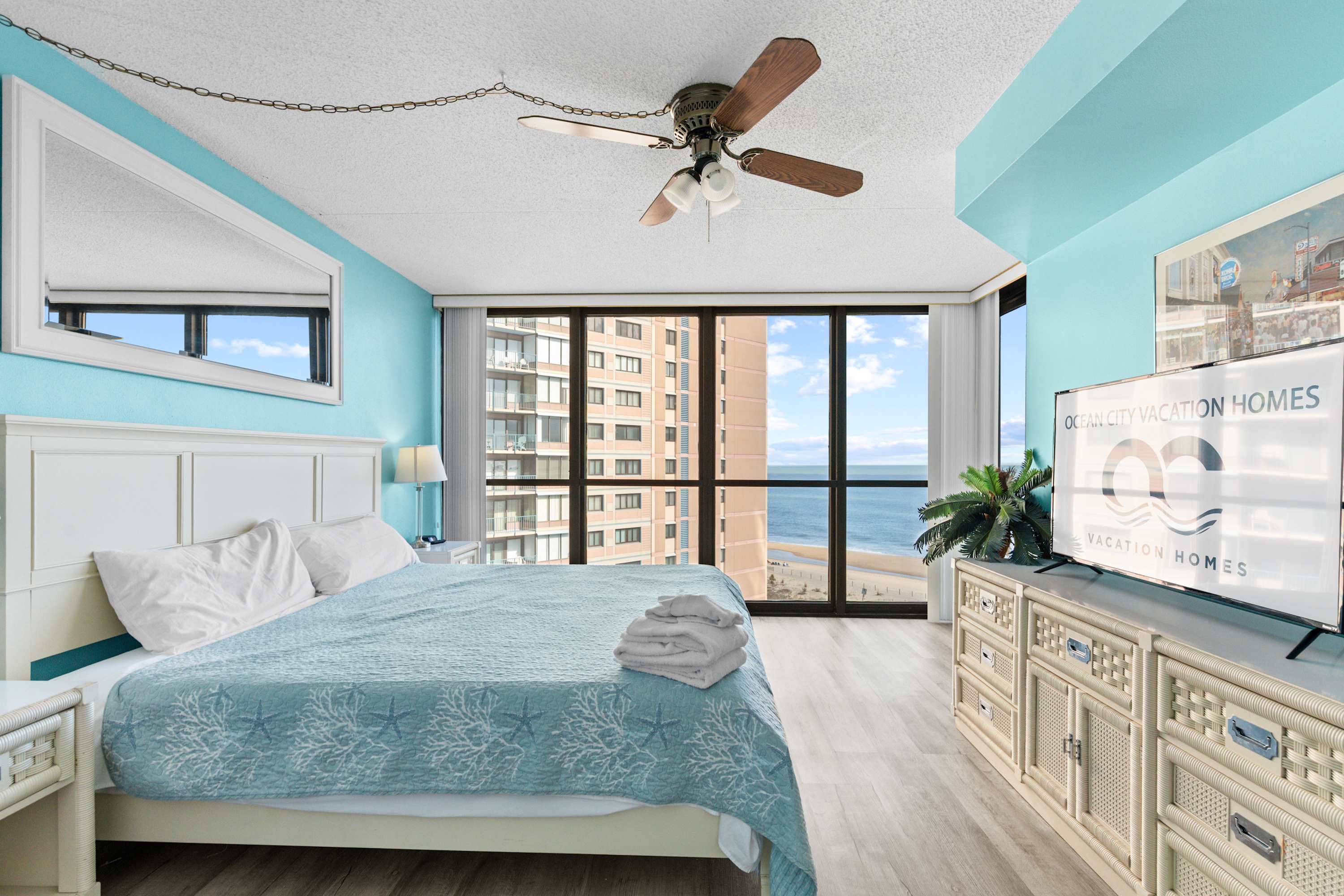Golden Sands 701, Beachfront Family Resort Escape