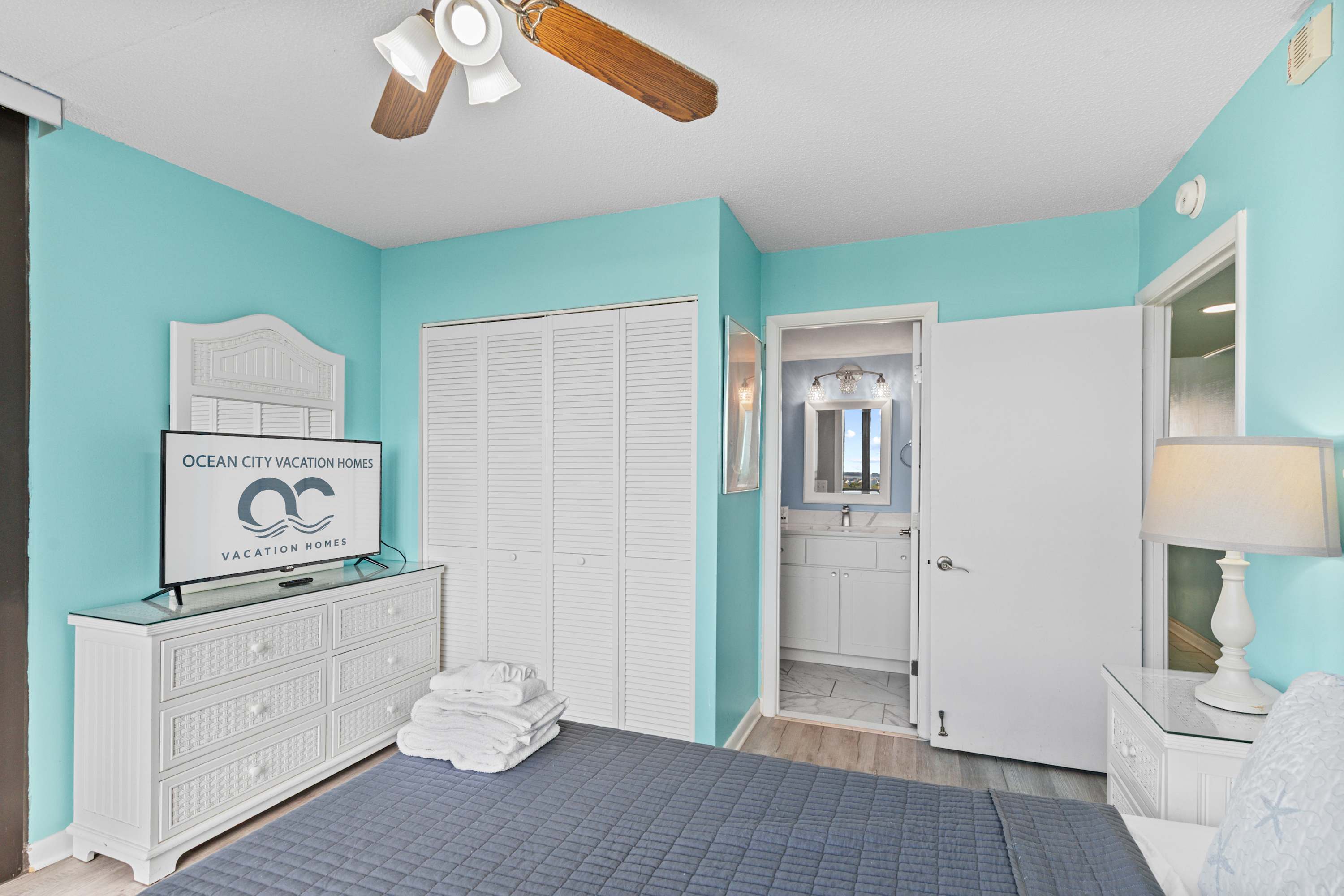 Golden Sands 701, Beachfront Family Resort Escape