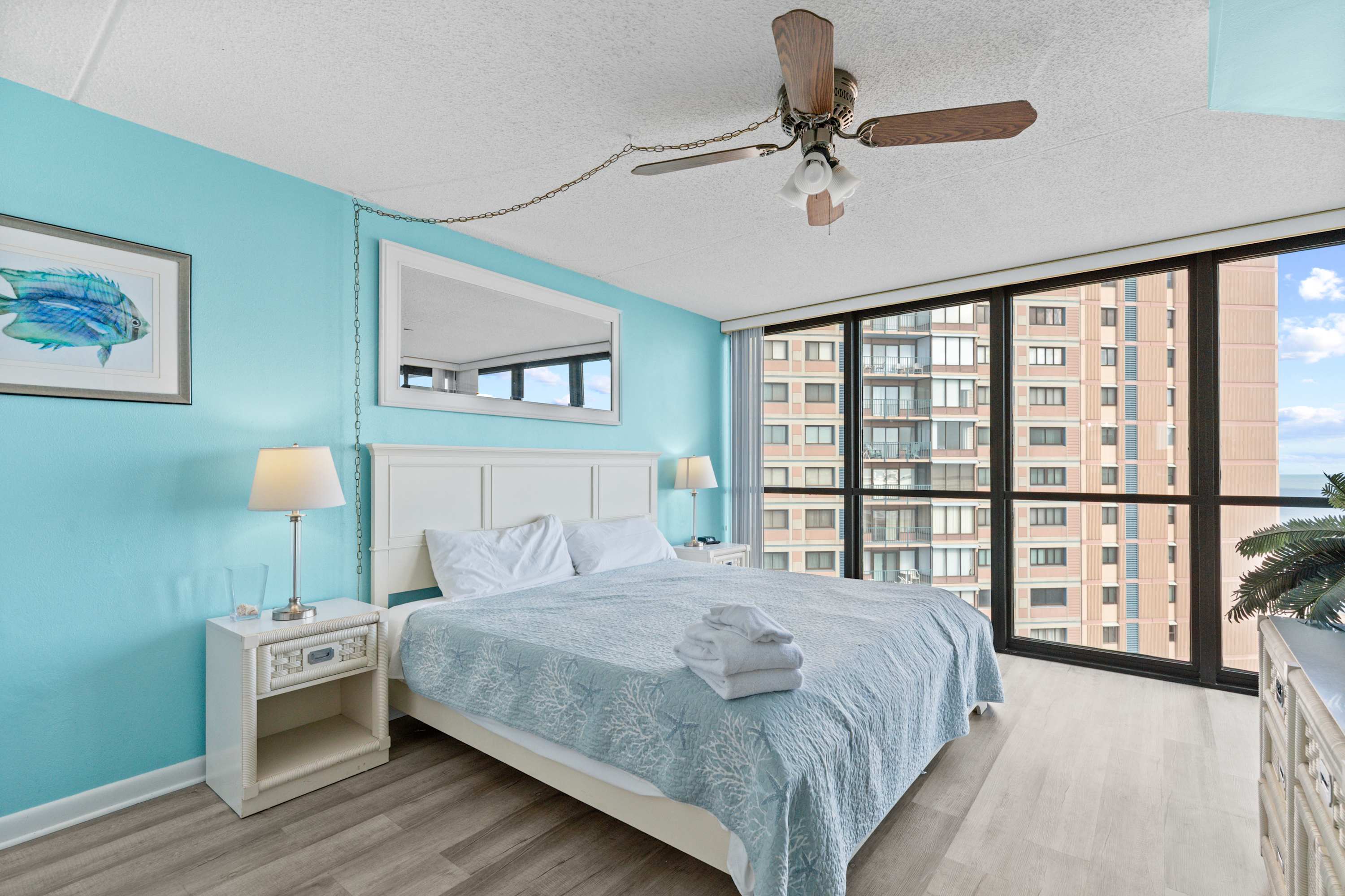 Golden Sands 701, Beachfront Family Resort Escape