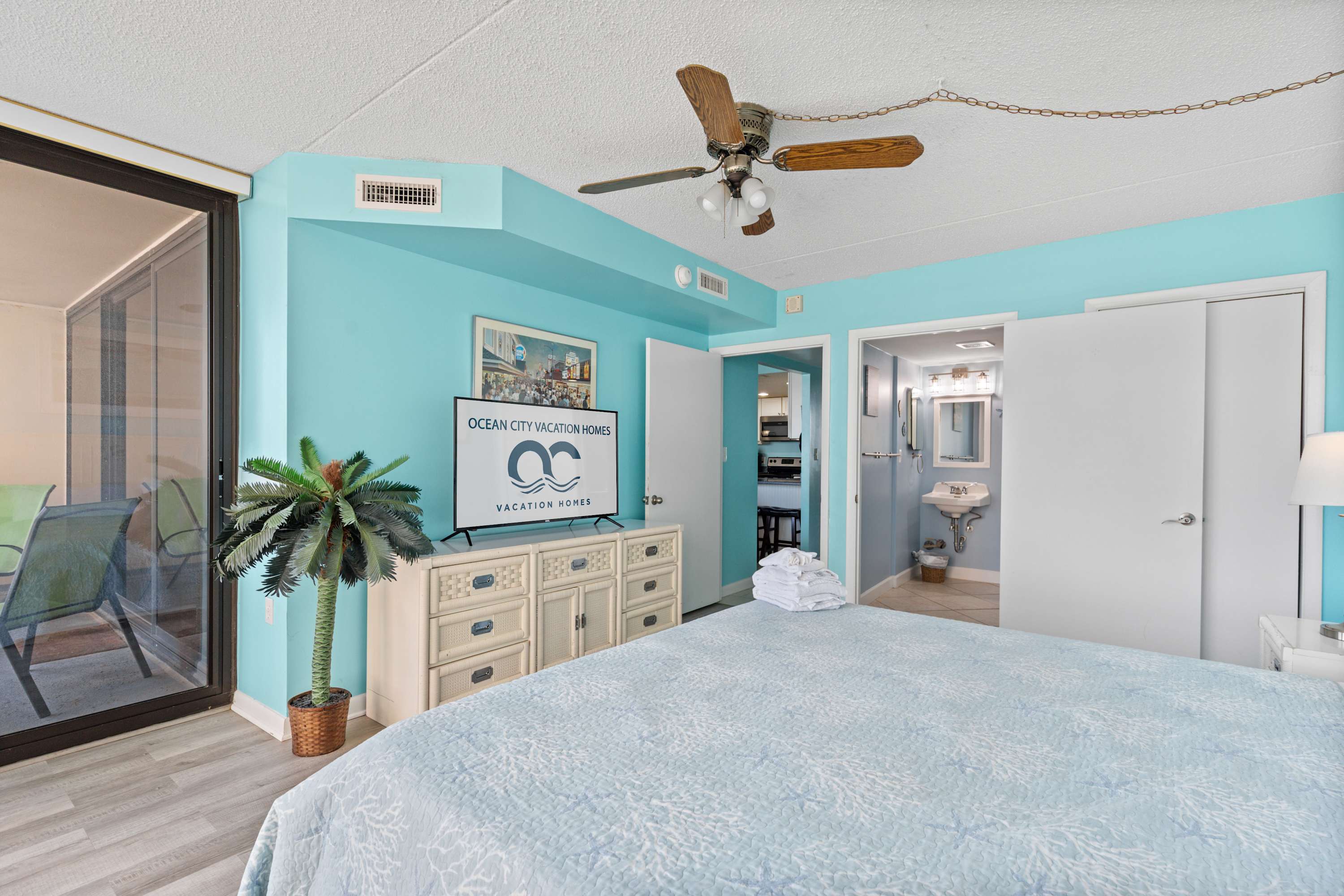 Golden Sands 701, Beachfront Family Resort Escape